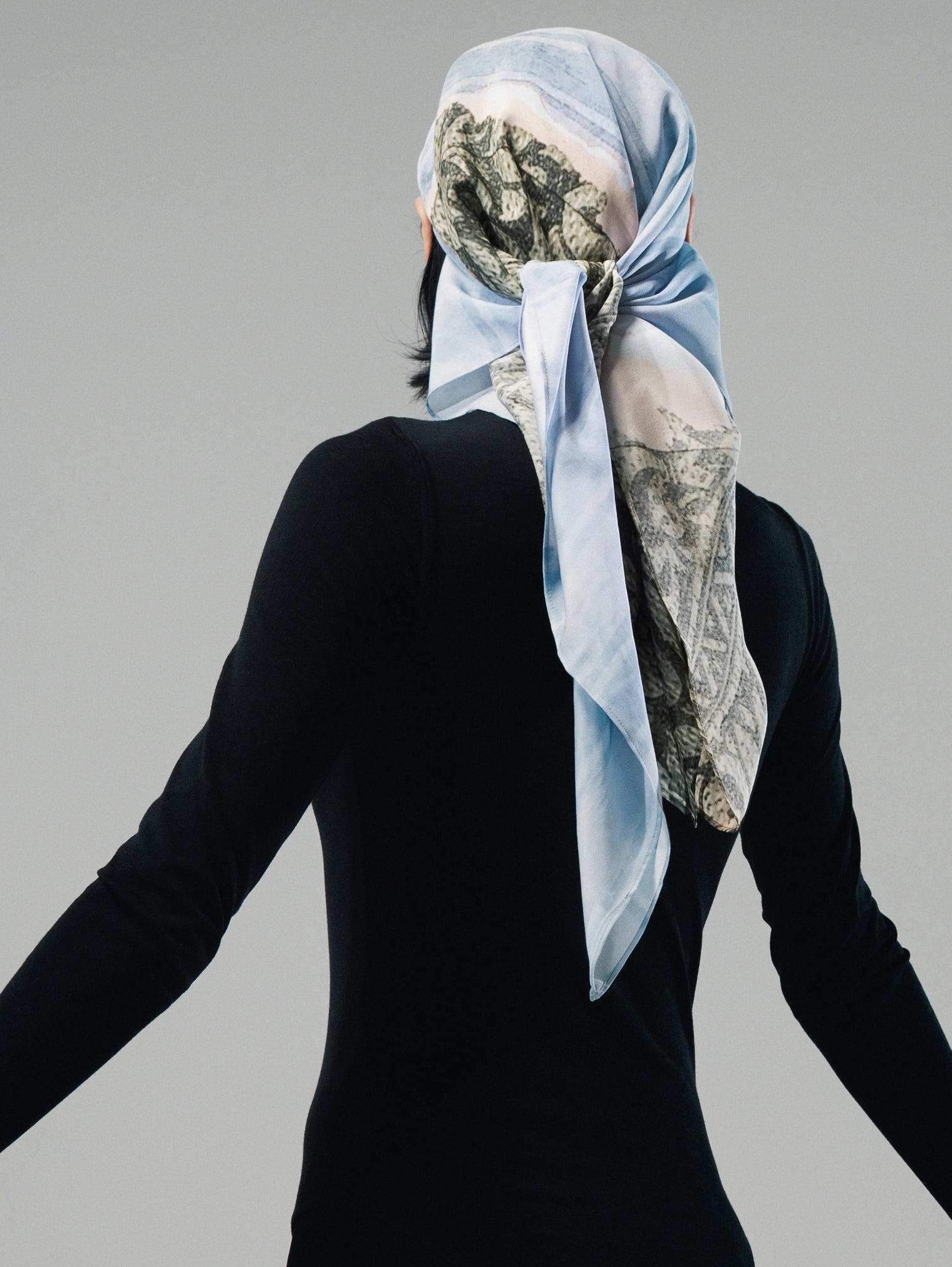 Talking Walls Babette Fray Single face square-shaped scarf fray