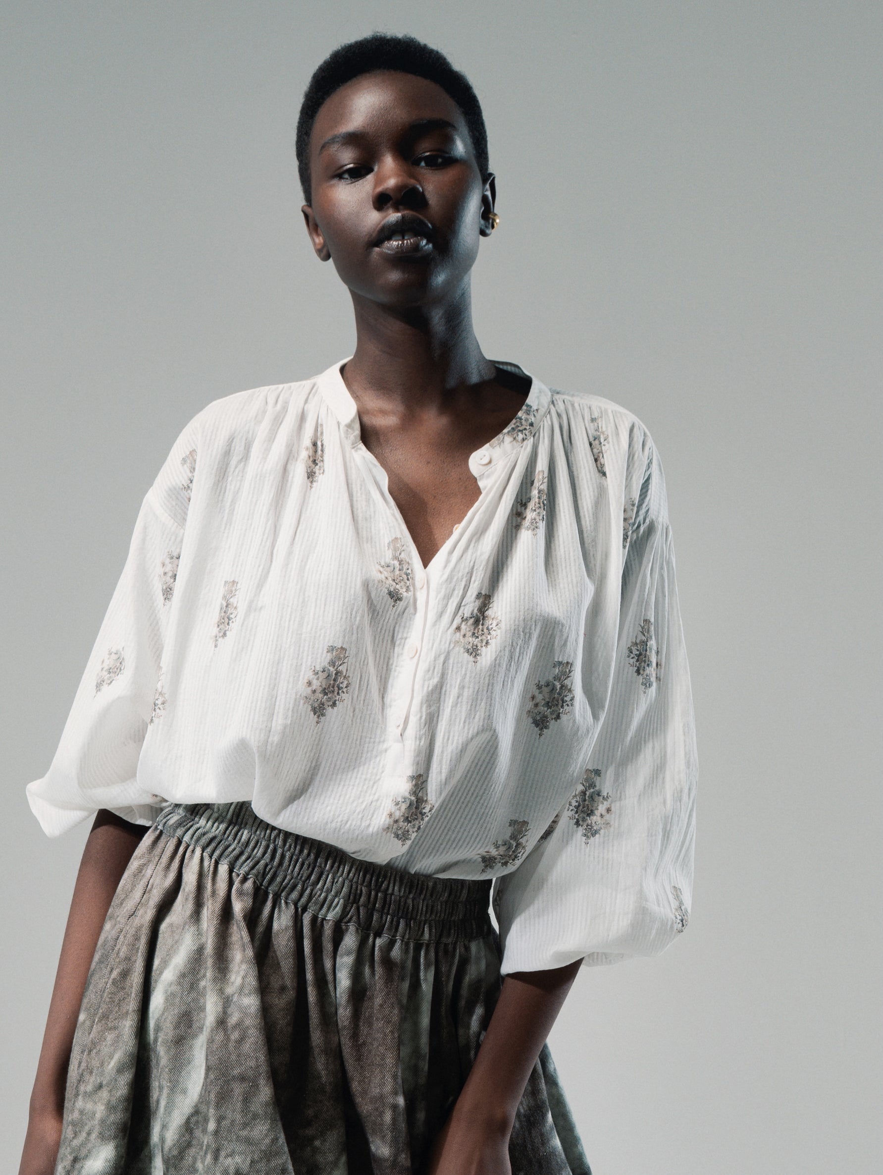 Talking Walls Clara Decay Flower Lightweight blouse decay flower