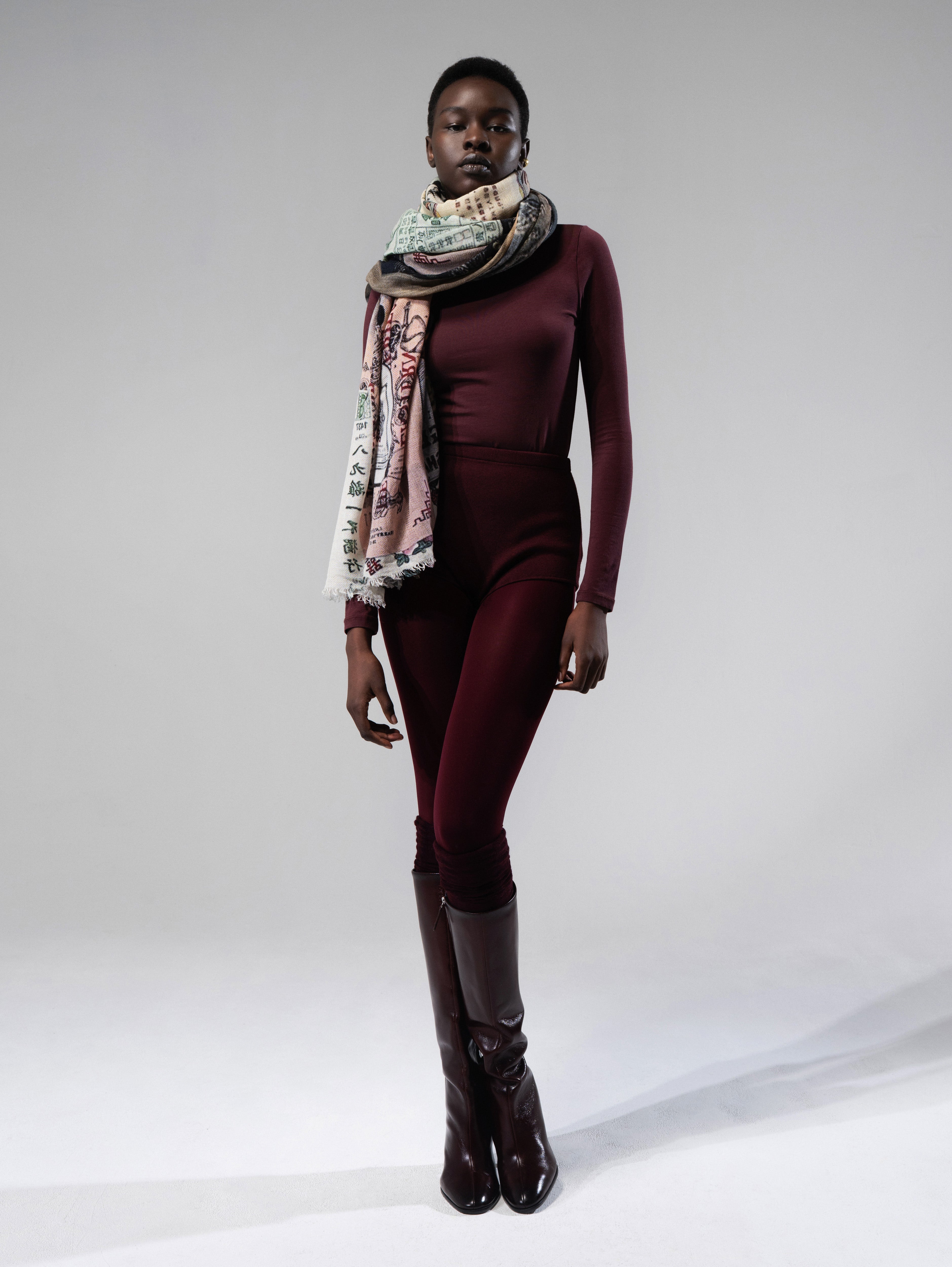 Talking Walls Marilyn Almanac Single face rectangular scarf almanac