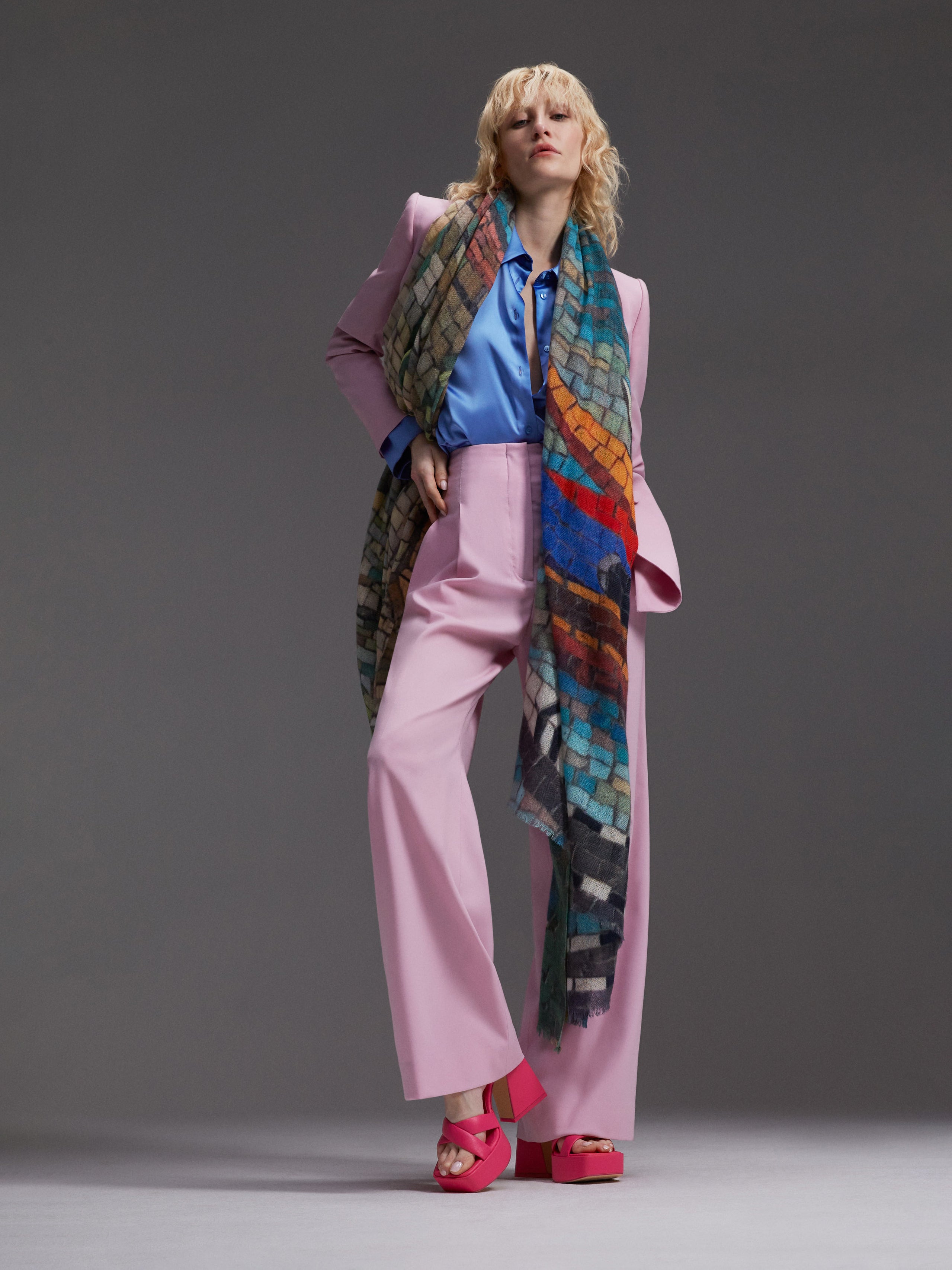 Talking Walls Patti single face rectangular scarf caffe fiorio