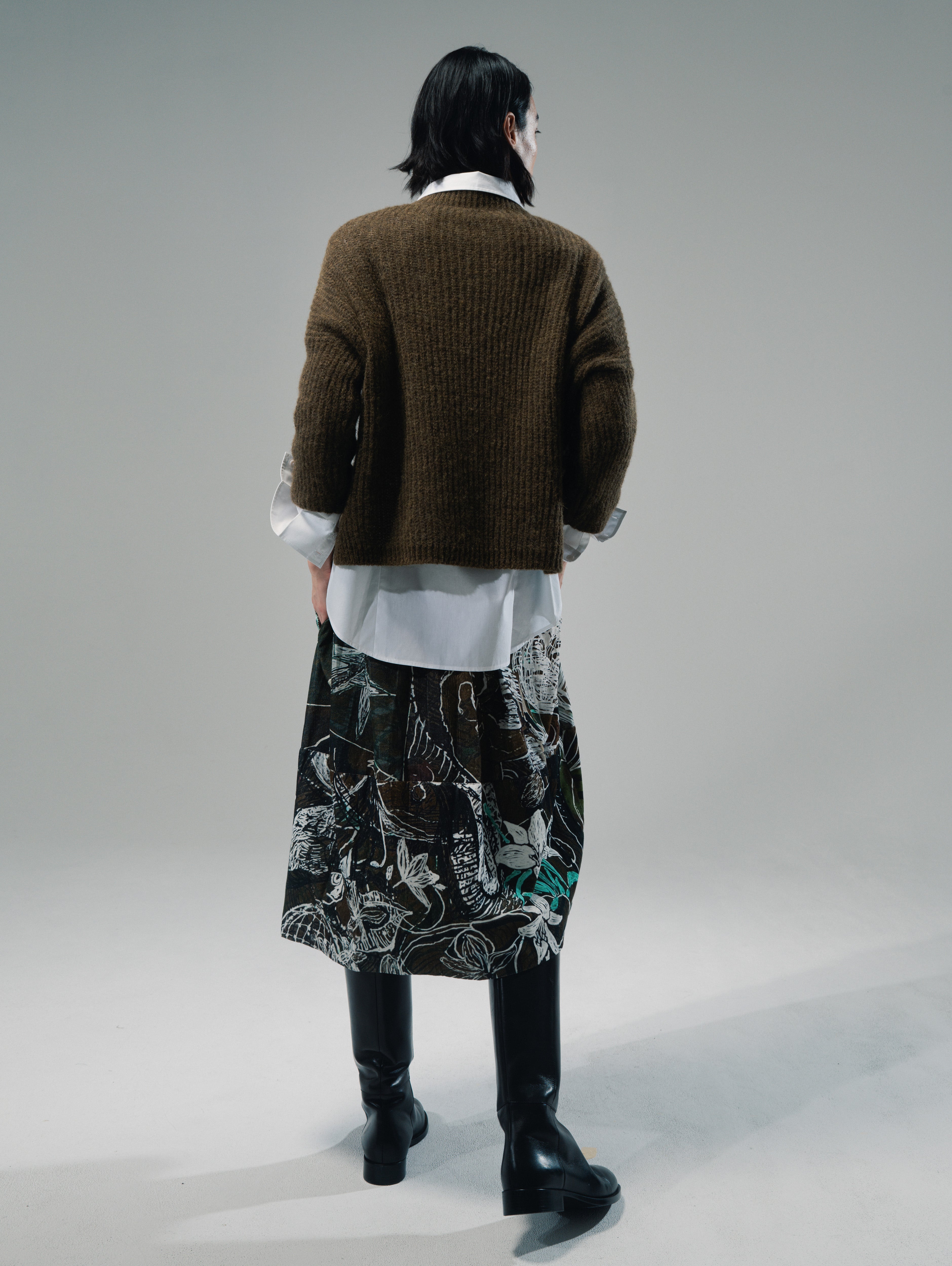 Talking Walls Rani Perlata Crewneck knit sweater scratch khaki