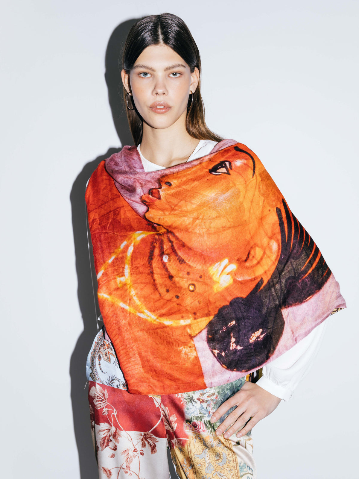 Talking Walls ava double face Double face square scarf marimar flowers