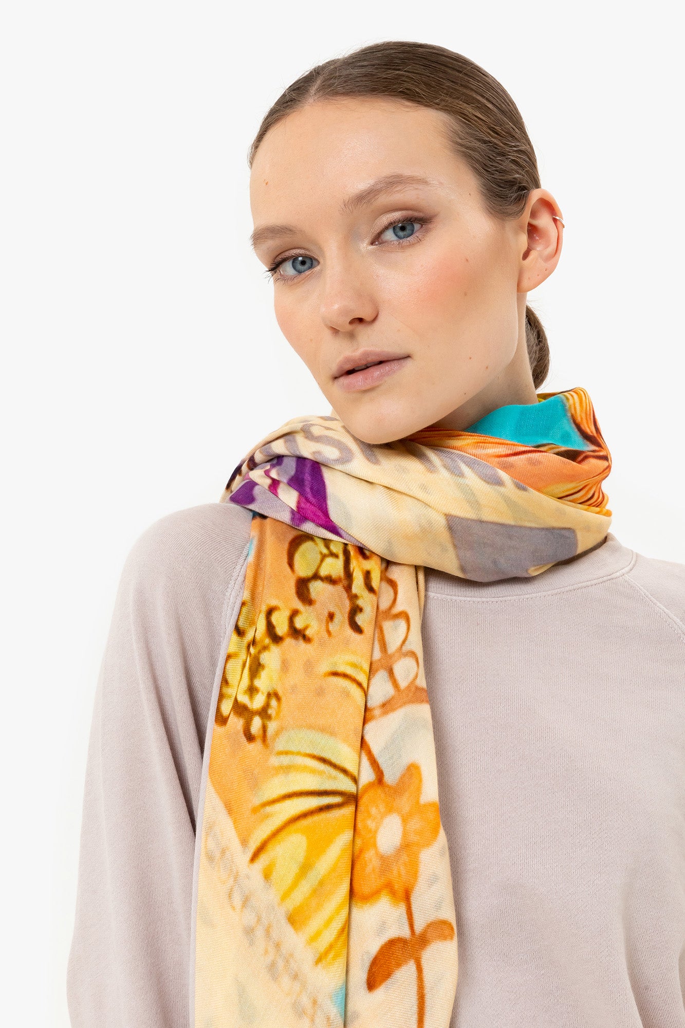 Talking Walls ava double face double face square scarf pura sangre