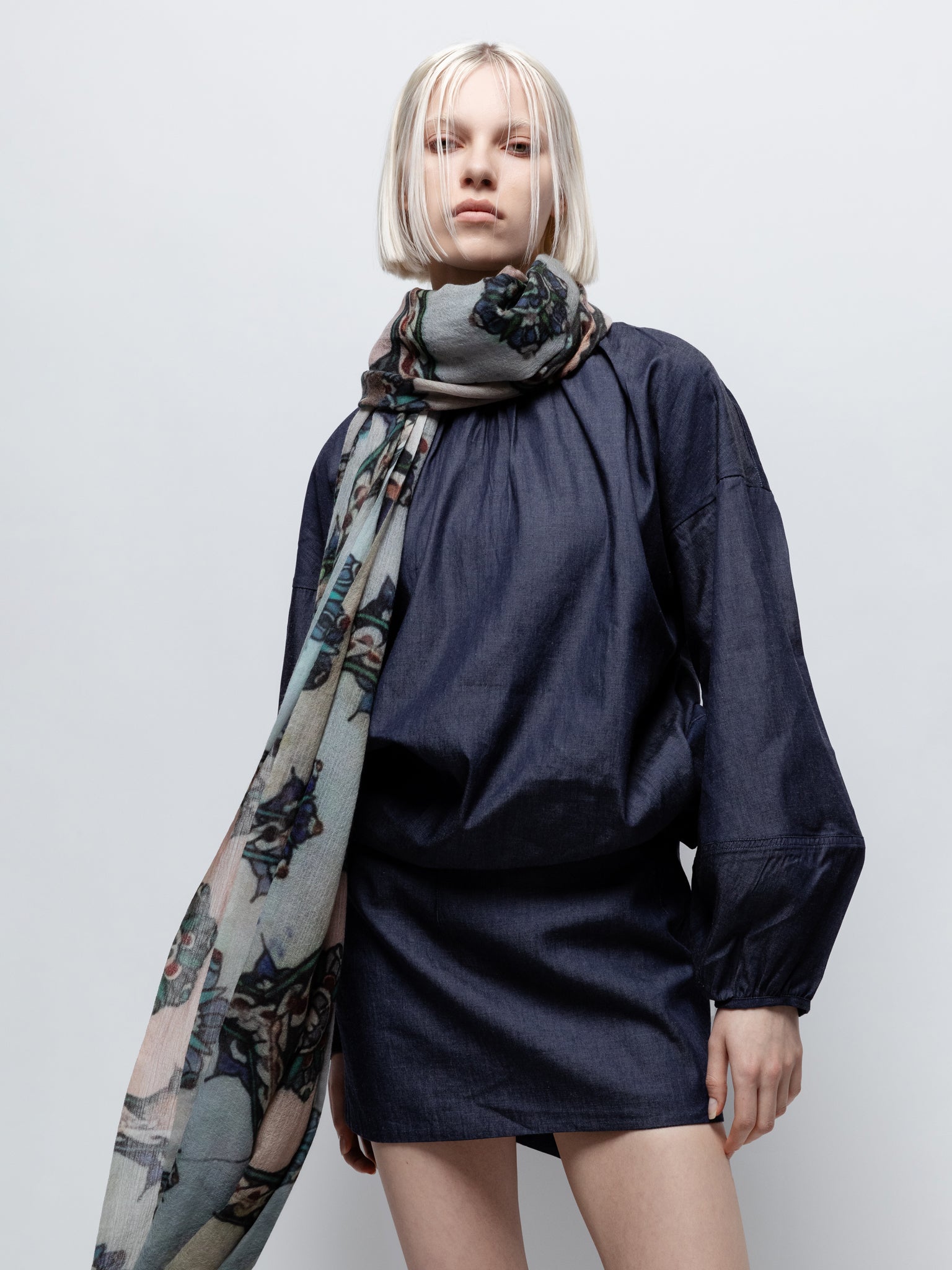 Talking Walls celeste penta single face rectangular scarf