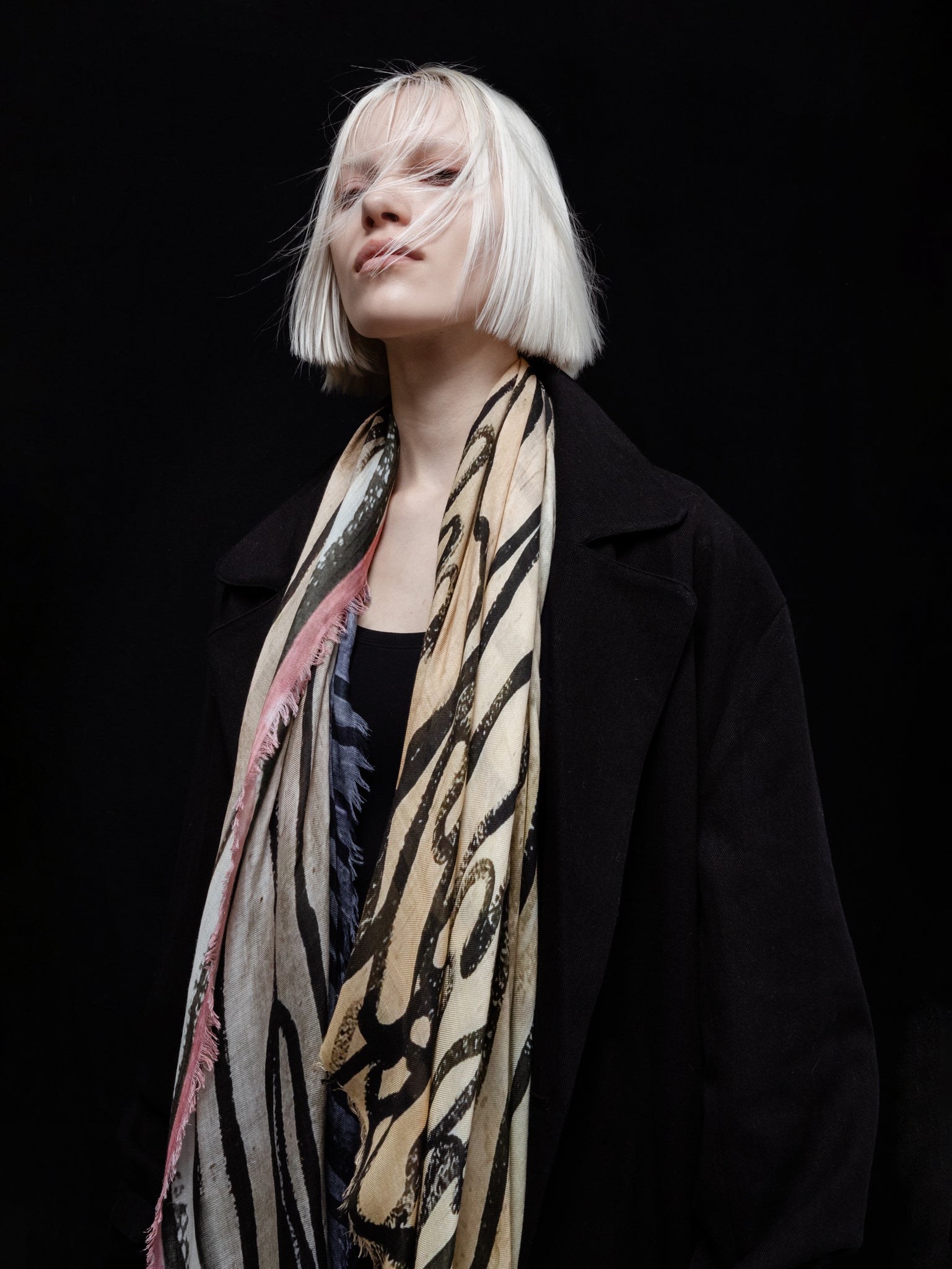 Talking Walls ela cables single face square scarf