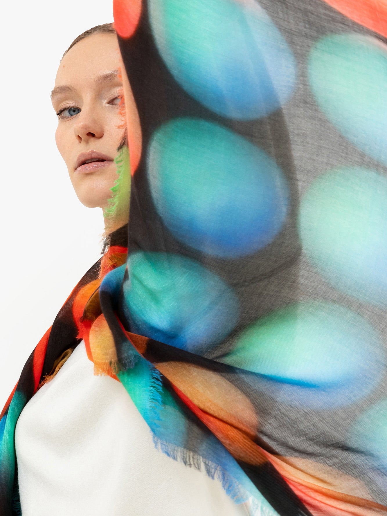 Talking Walls ela single face single face square scarf dots