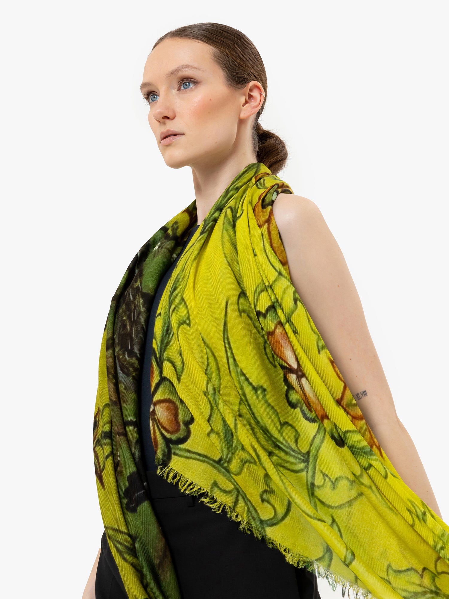 Talking Walls ela single face single face square scarf the finch