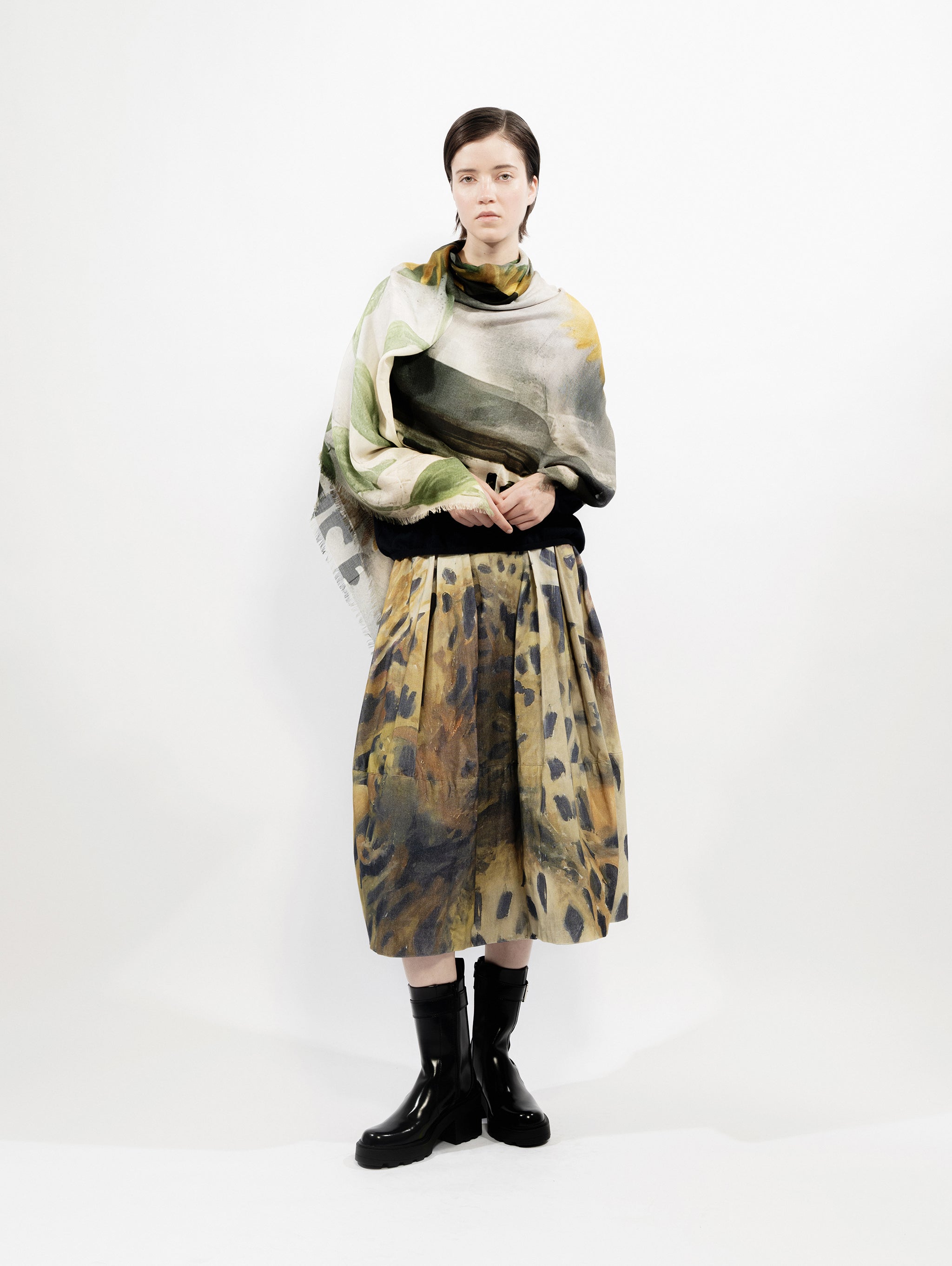 Talking Walls ela tournesol single face square scarf tournesol