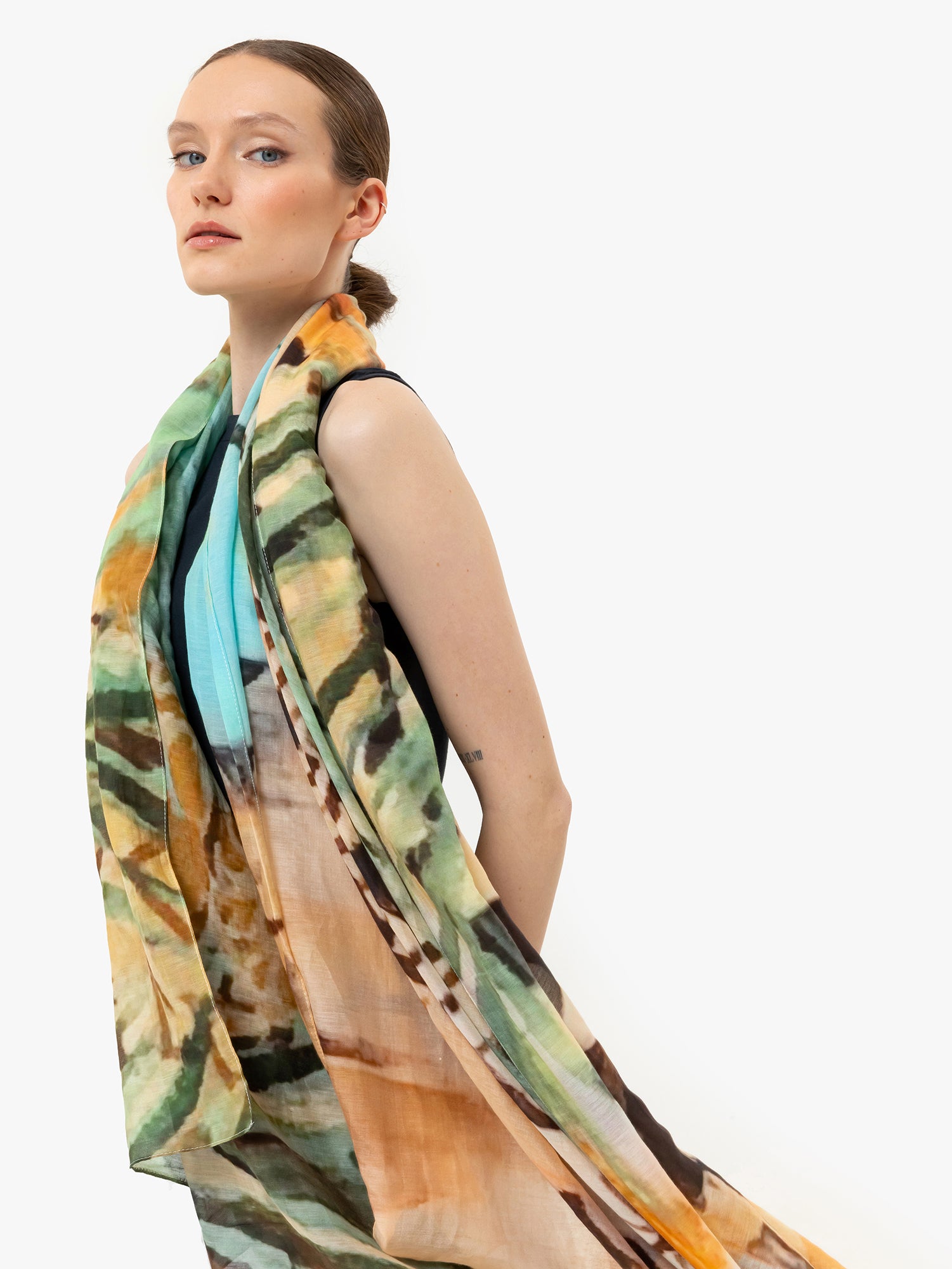 Talking Walls joy single face single face rectangular scarf tiébélé