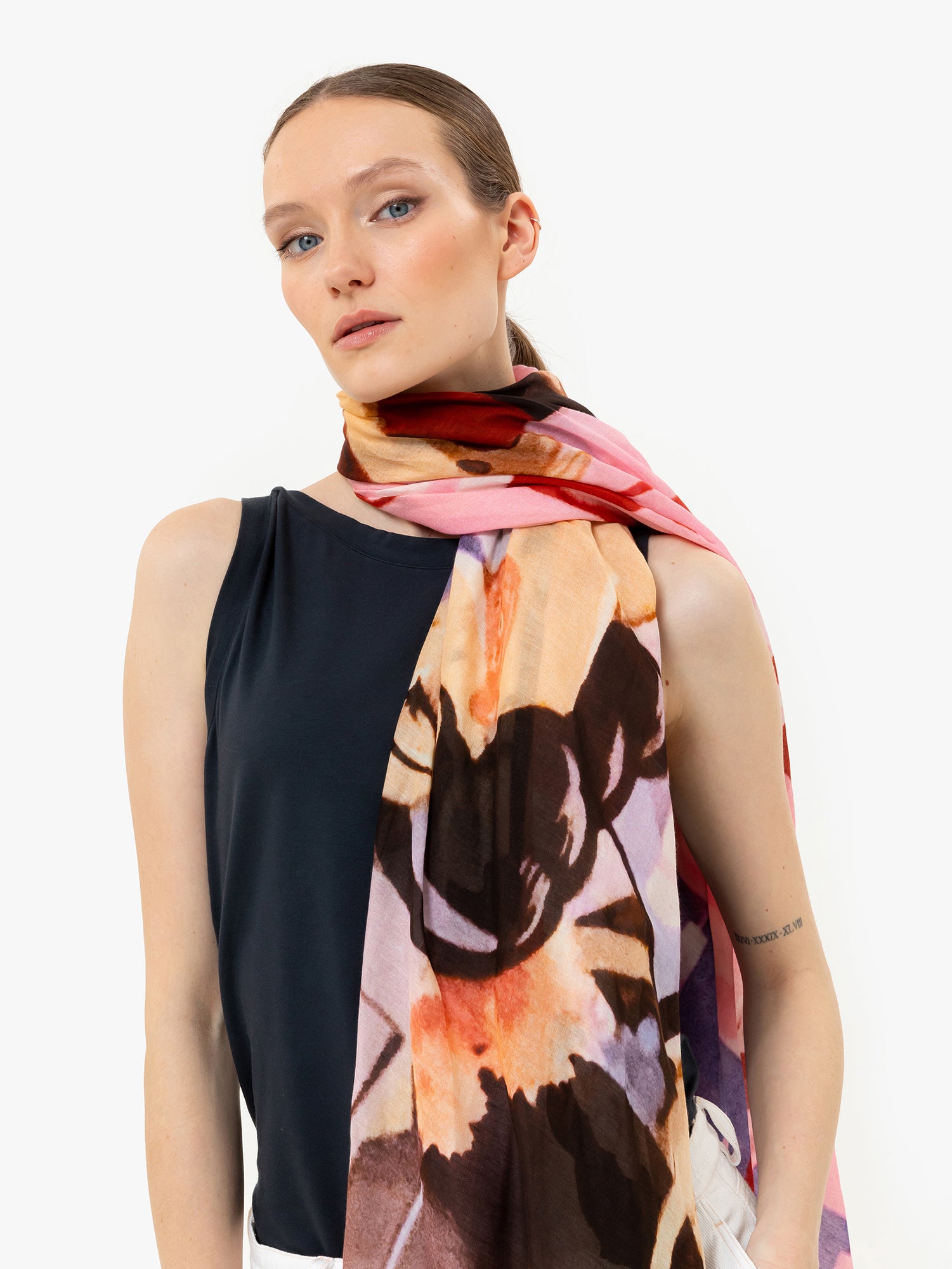 Talking Walls joy single face single face rectangular scarf sevilla