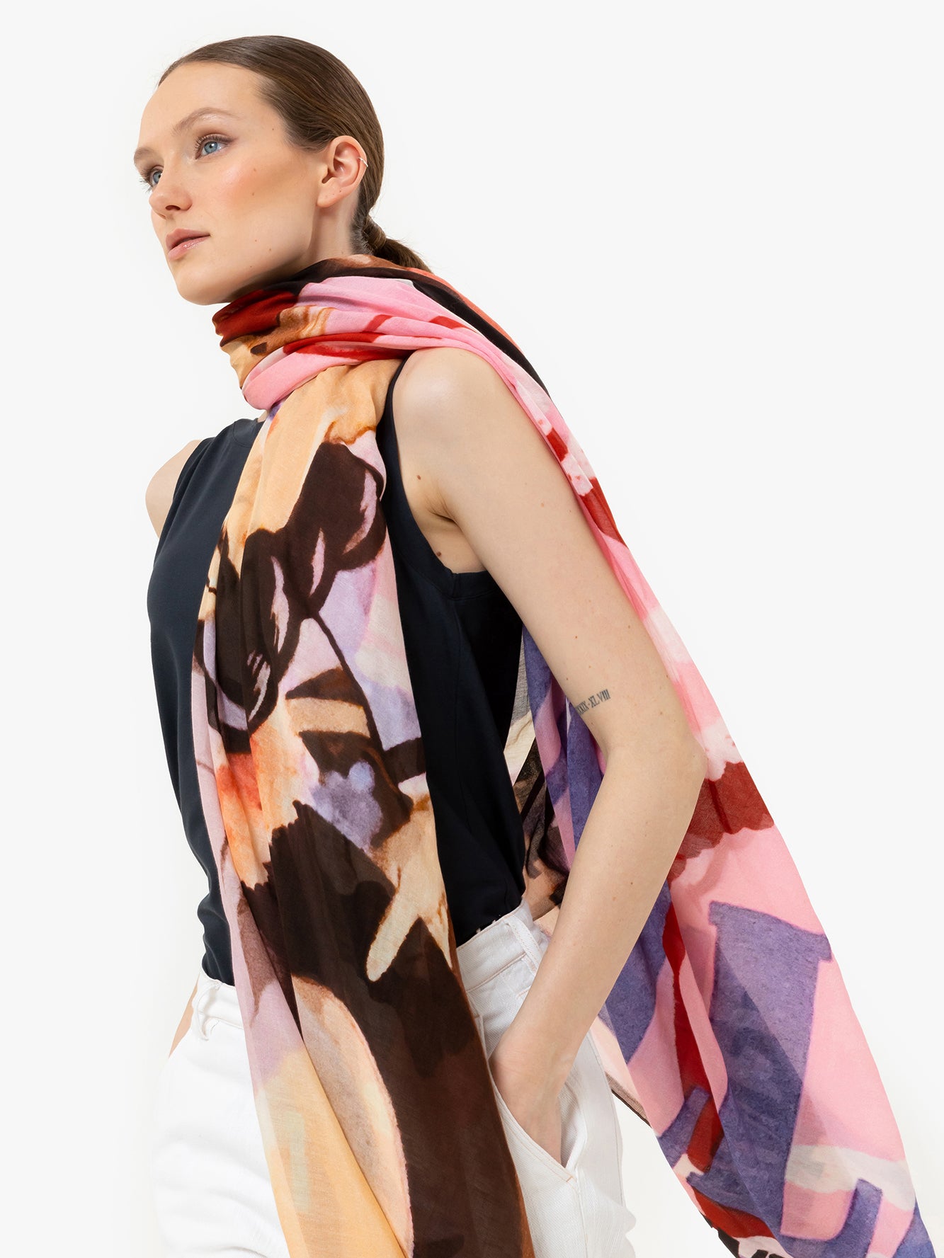 Talking Walls joy single face single face rectangular scarf sevilla