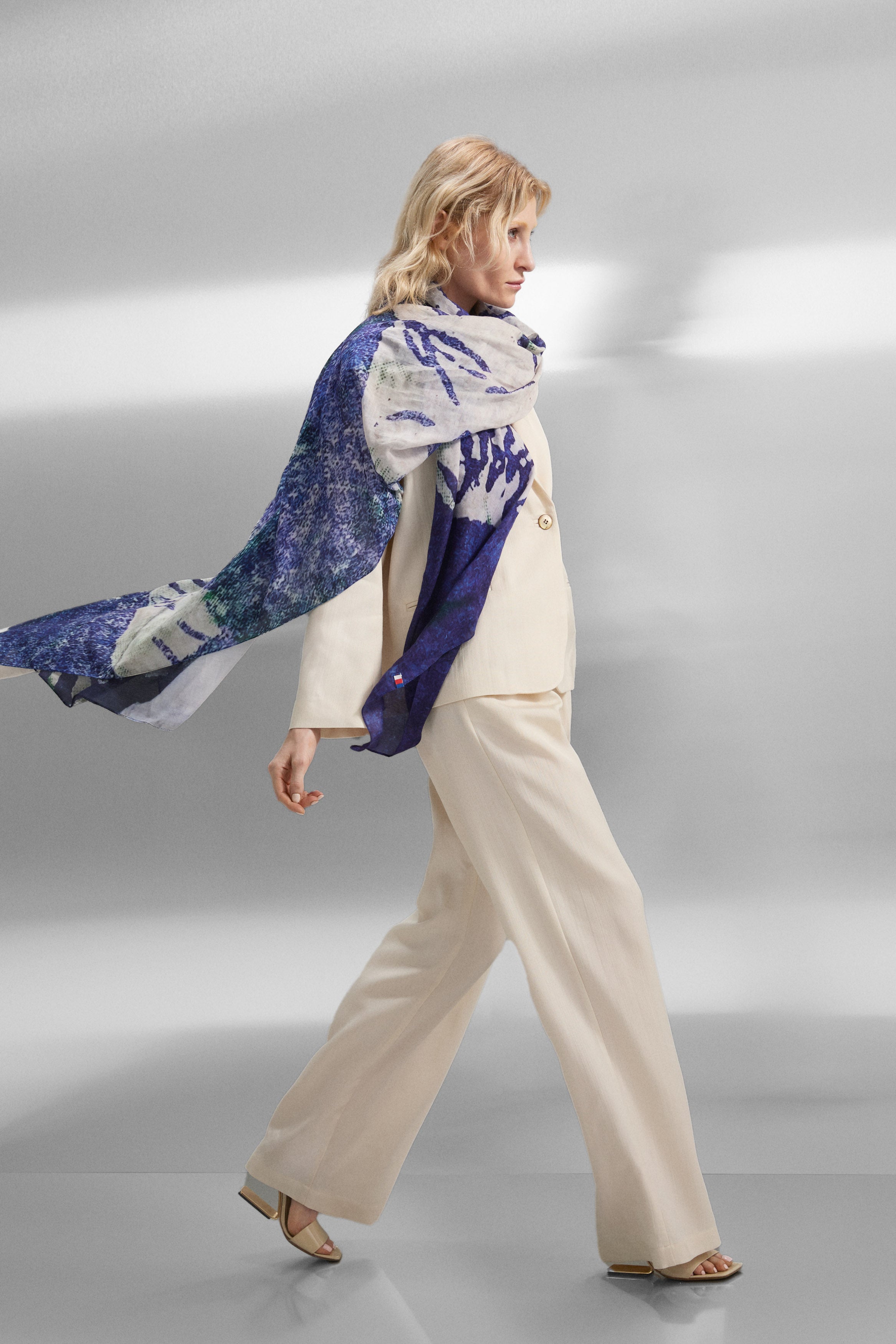 Talking Walls joy single face single face rectangular scarf tigre atlantique