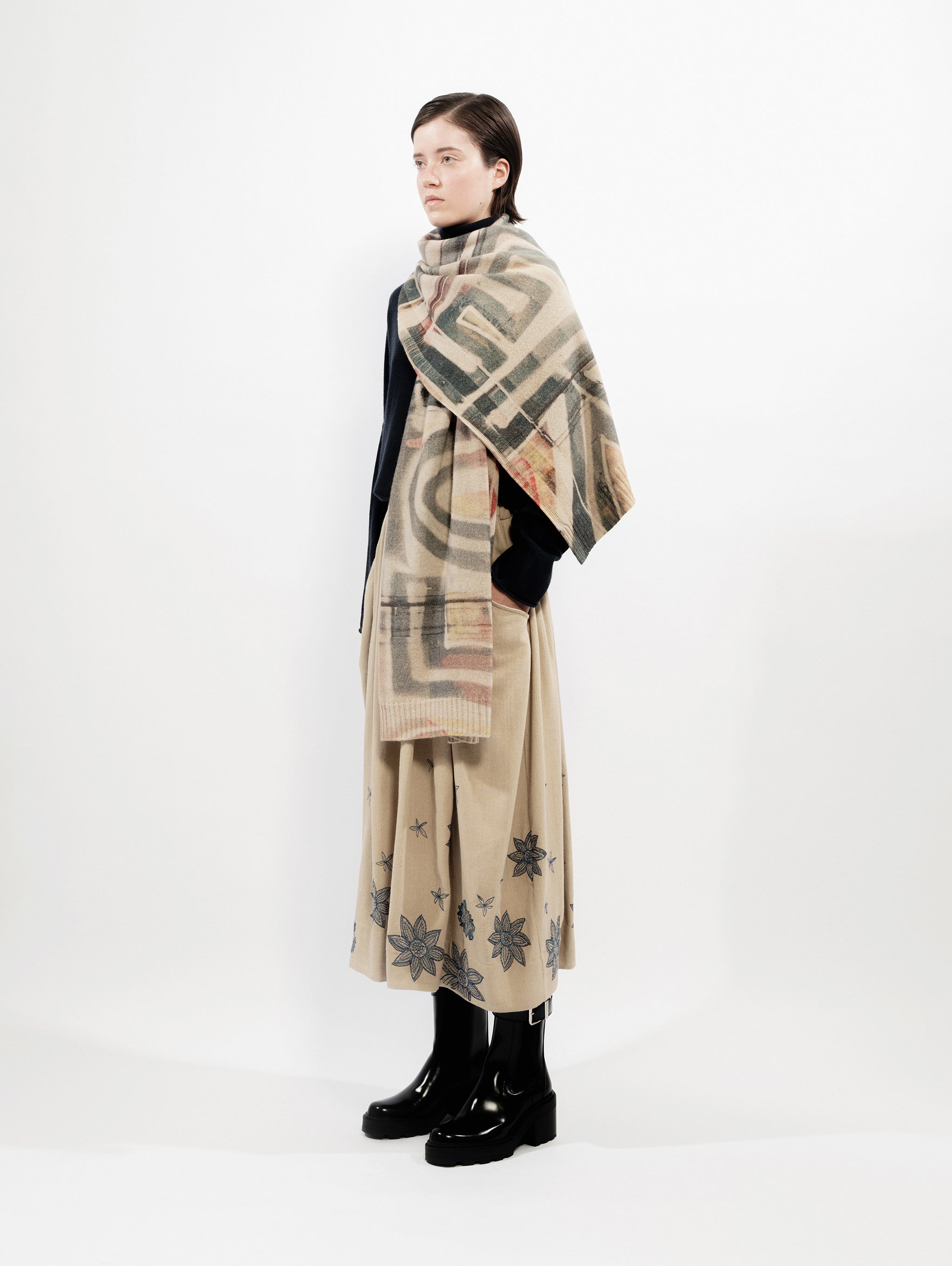 Talking Walls lina for ever knitted rectangular scarf for ever