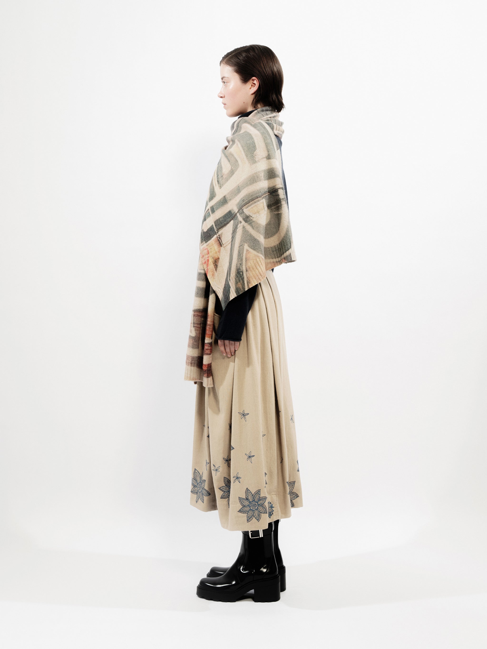 Talking Walls lina for ever knitted rectangular scarf for ever