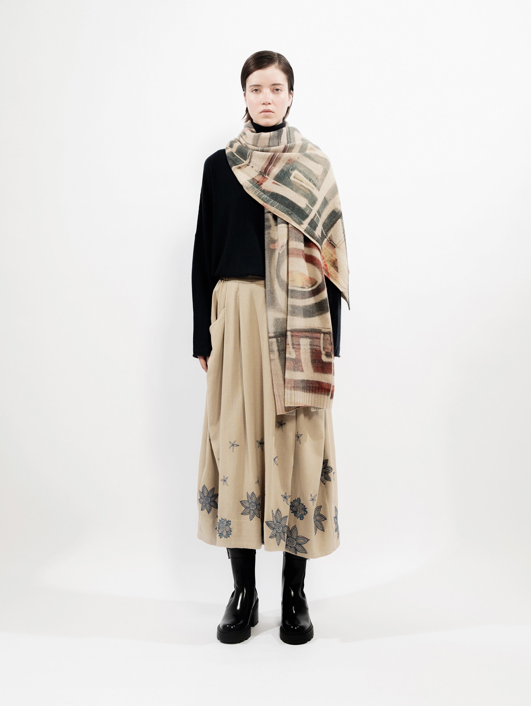 Talking Walls lina for ever knitted rectangular scarf for ever