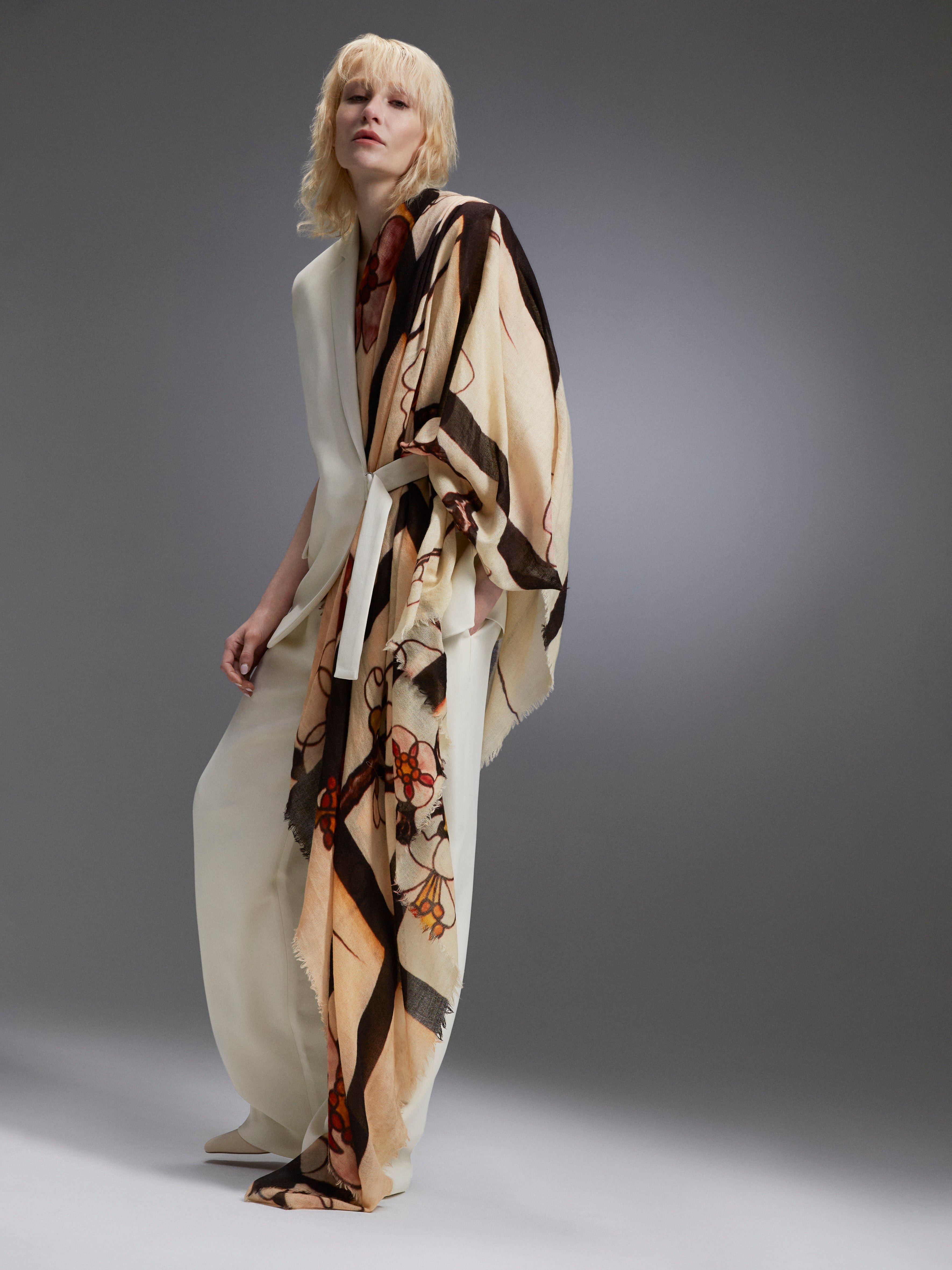 Talking Walls mantis single face Single faced square-shaped blanket scarf alexandrakis