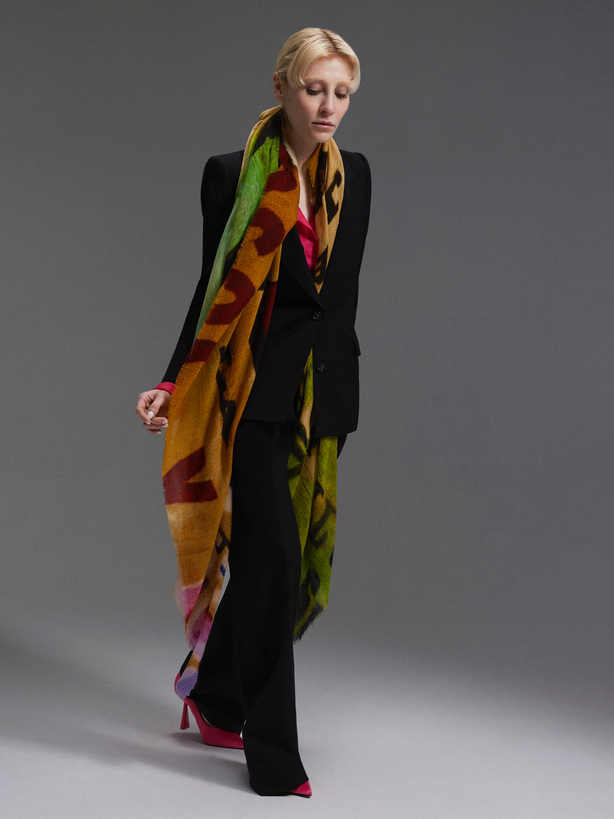Talking Walls mantis single face Single faced square-shaped blanket scarf gran plaza