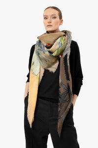 Talking Walls mantis single face Single faced square-shaped blanket scarf the crane