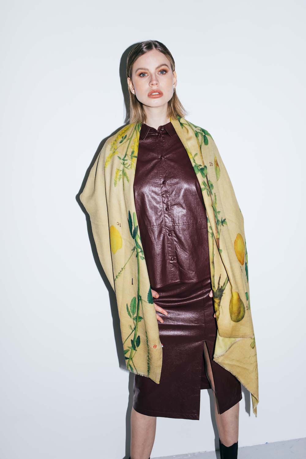 Talking Walls lana double face double face rectangular scarf komonice