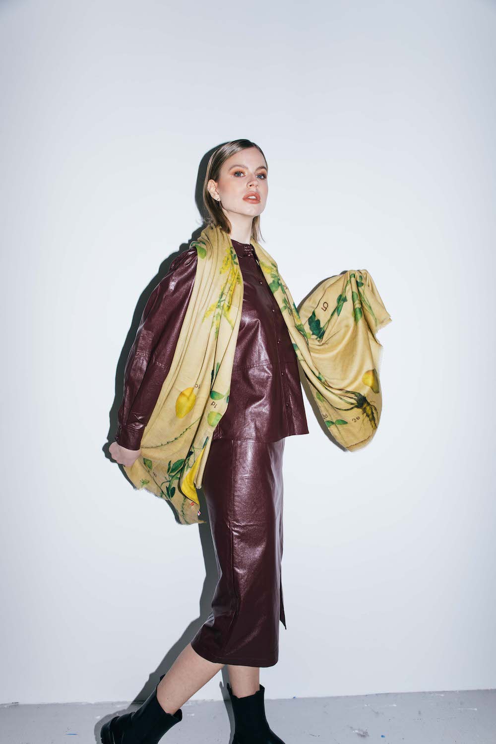 Talking Walls lana double face double face rectangular scarf komonice