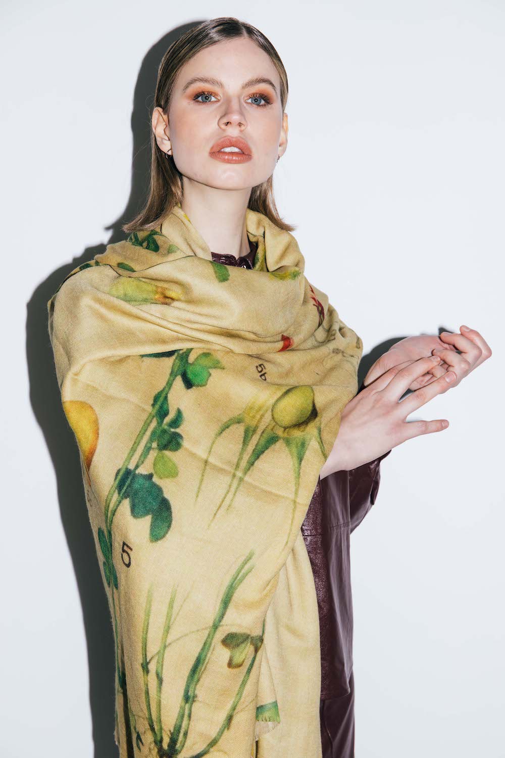 Talking Walls lana double face double face rectangular scarf komonice