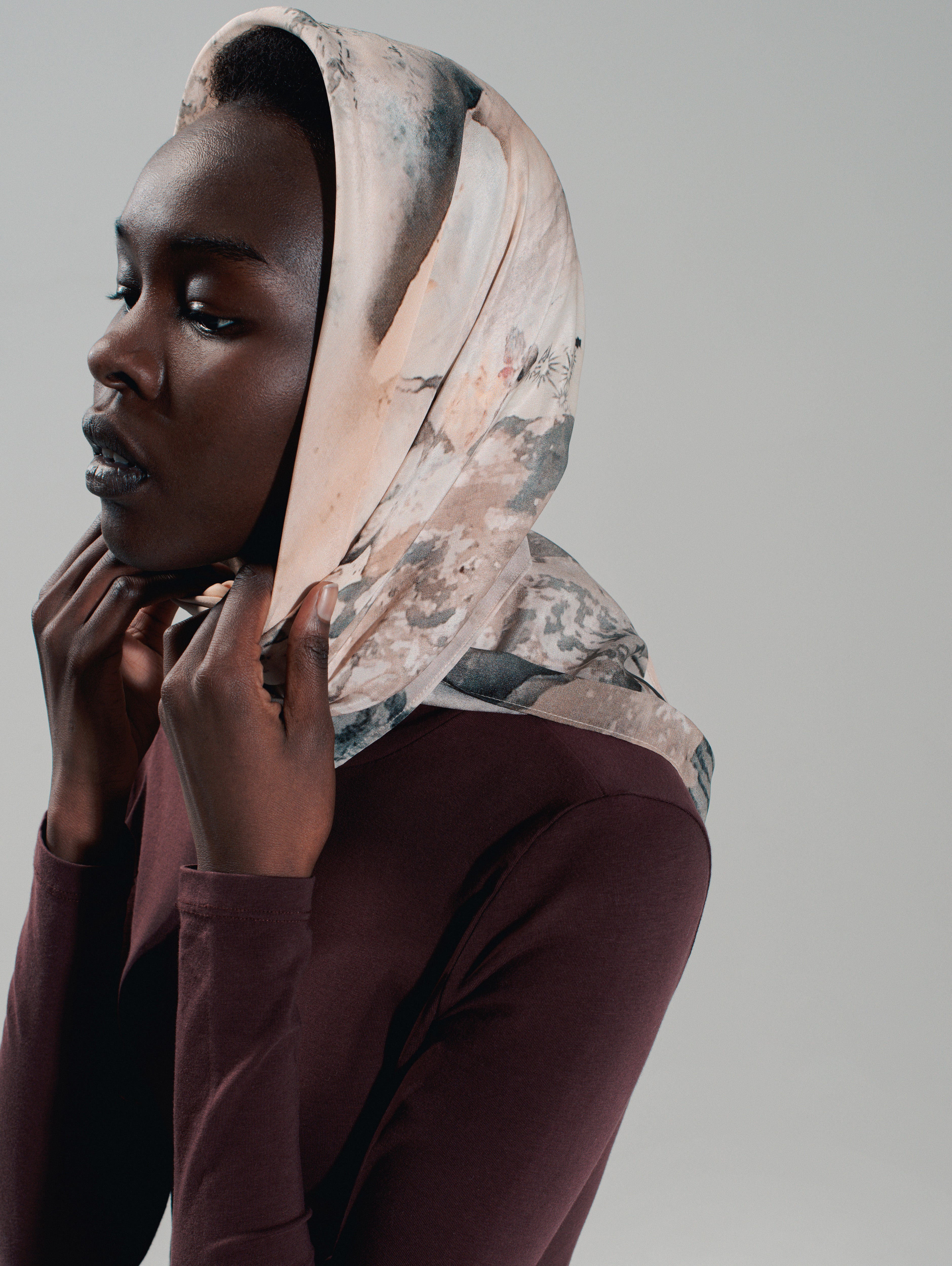 Talking Walls Babette Decay Single face square-shaped scarf decay