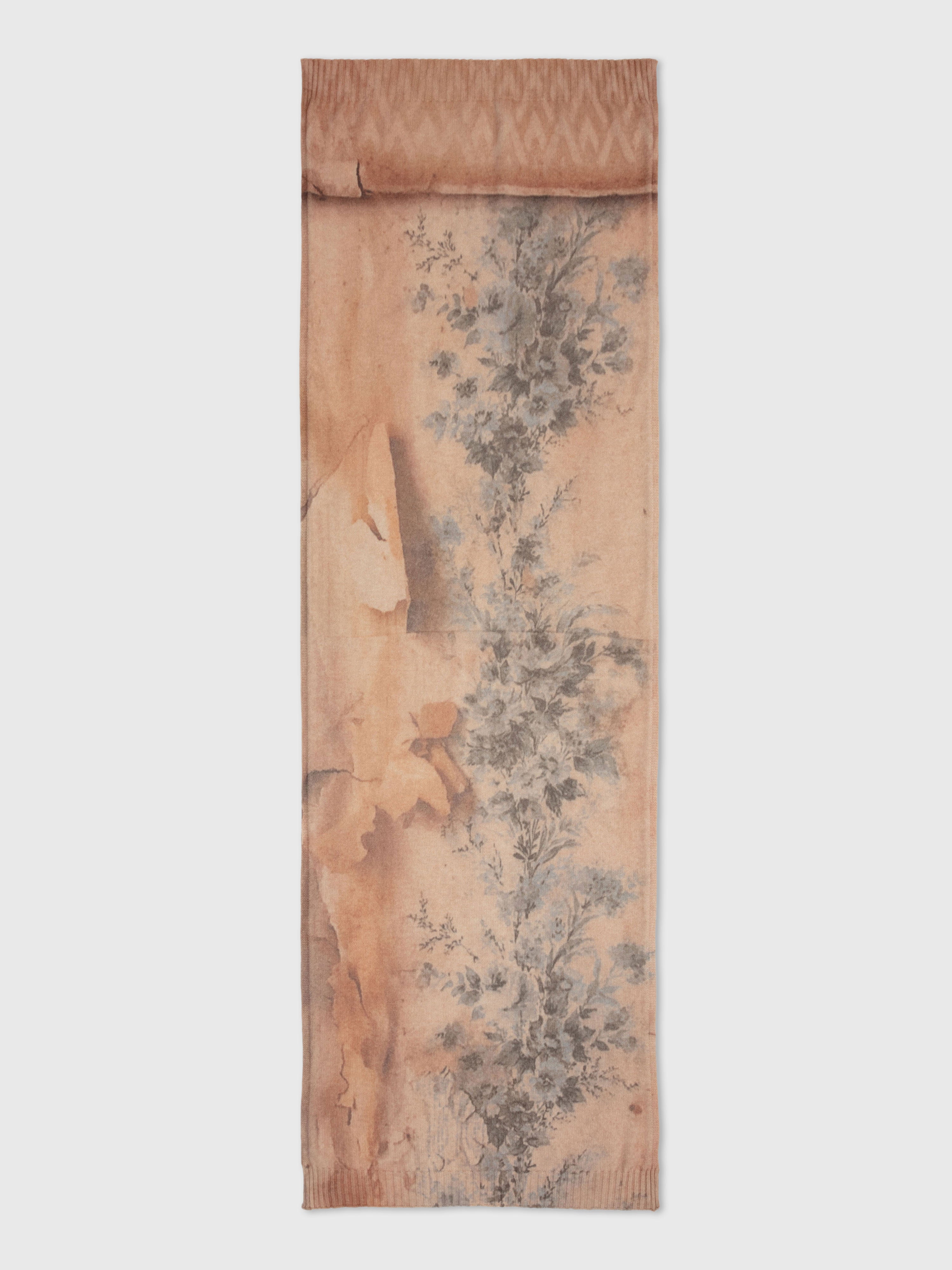 Talking Walls Lina Decay Knitted rectangular scarf decay