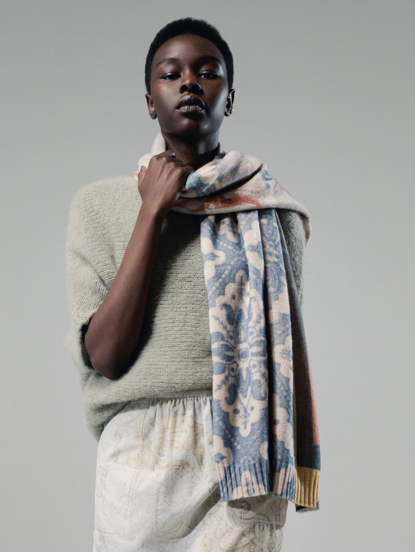 Talking Walls Lina Trace Knitted rectangular scarf trace