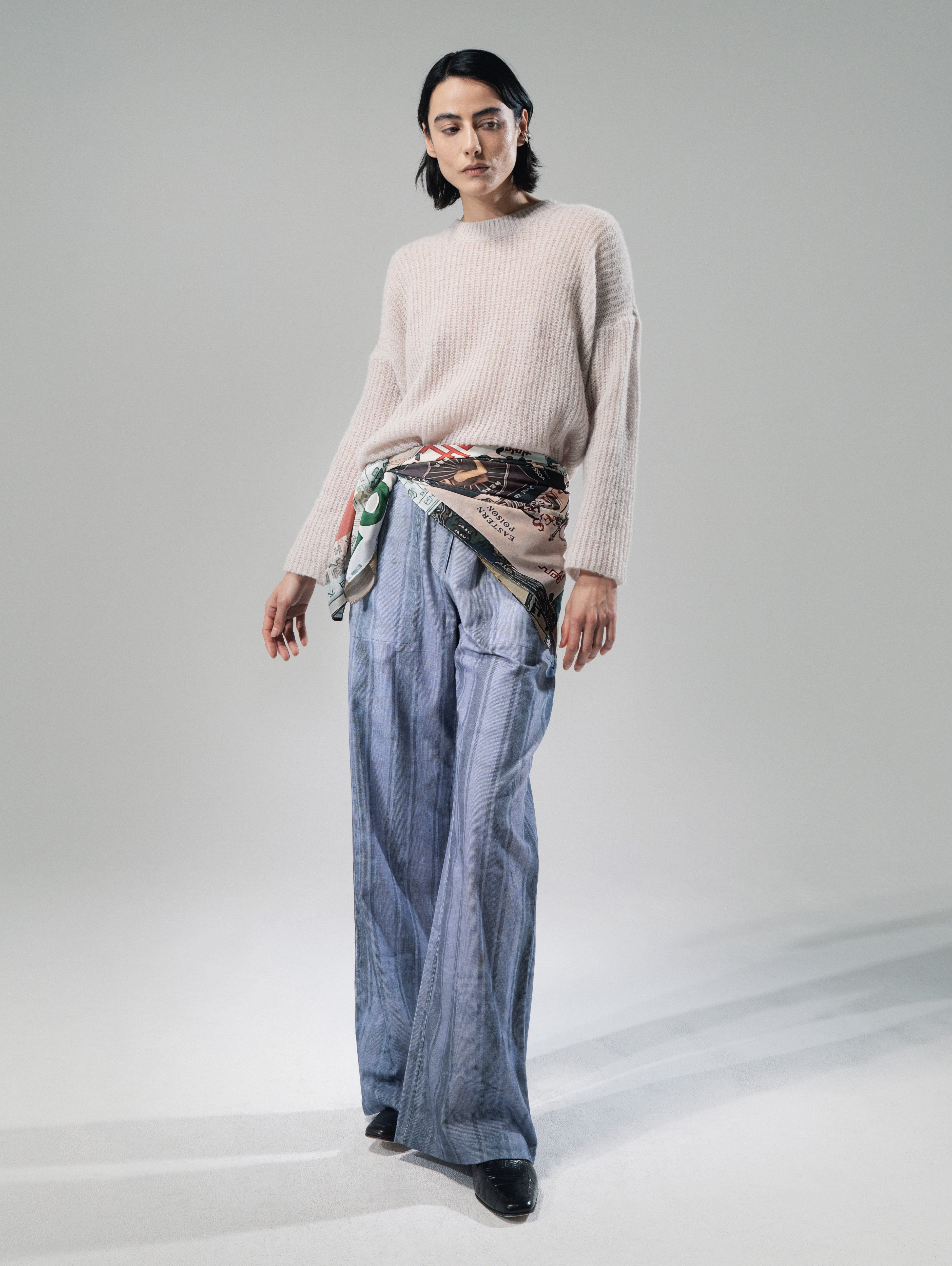Talking Walls Rani Perlata Crewneck knit sweater pearl ivory