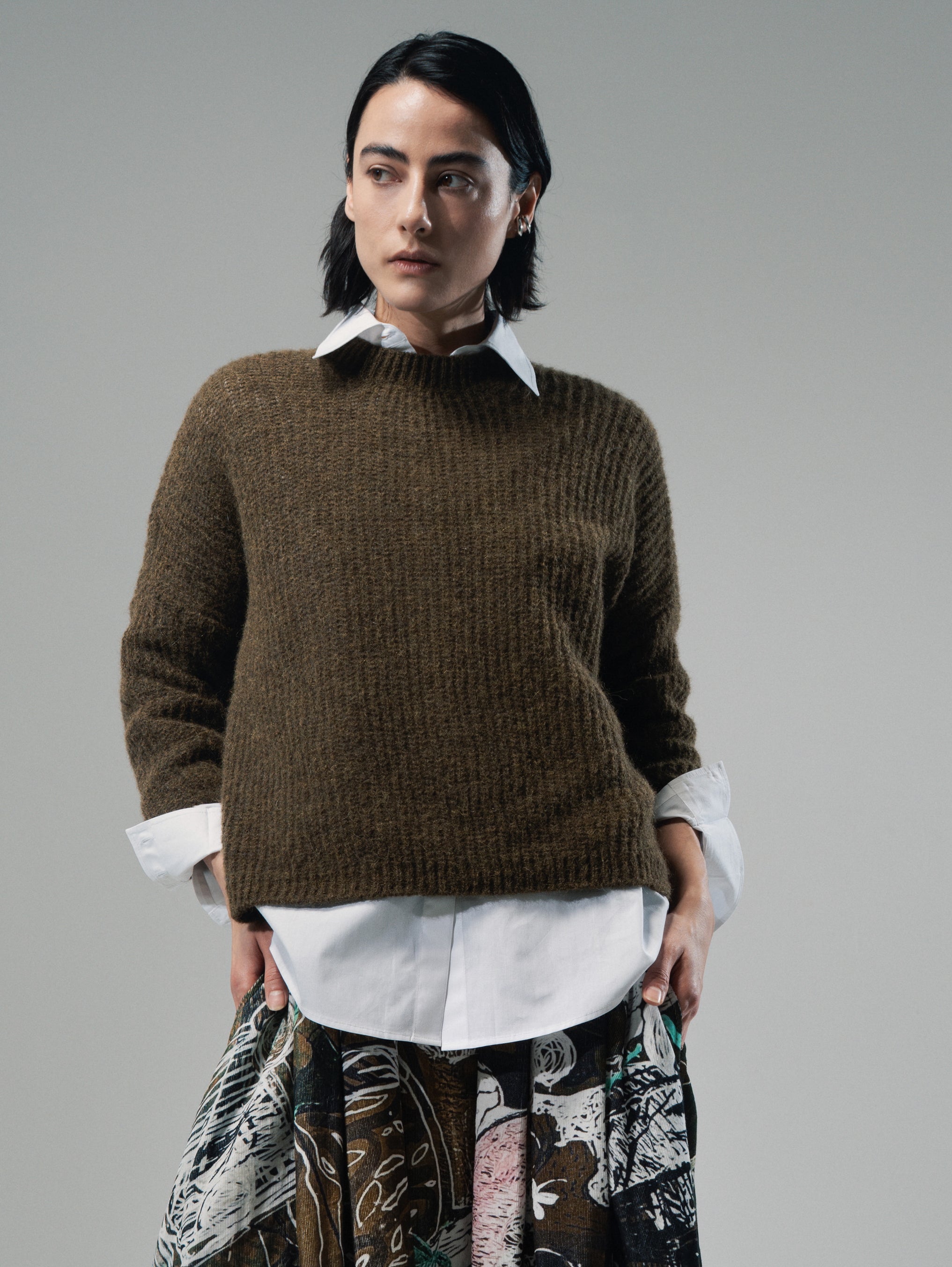 Talking Walls Rani Perlata Crewneck knit sweater scratch khaki