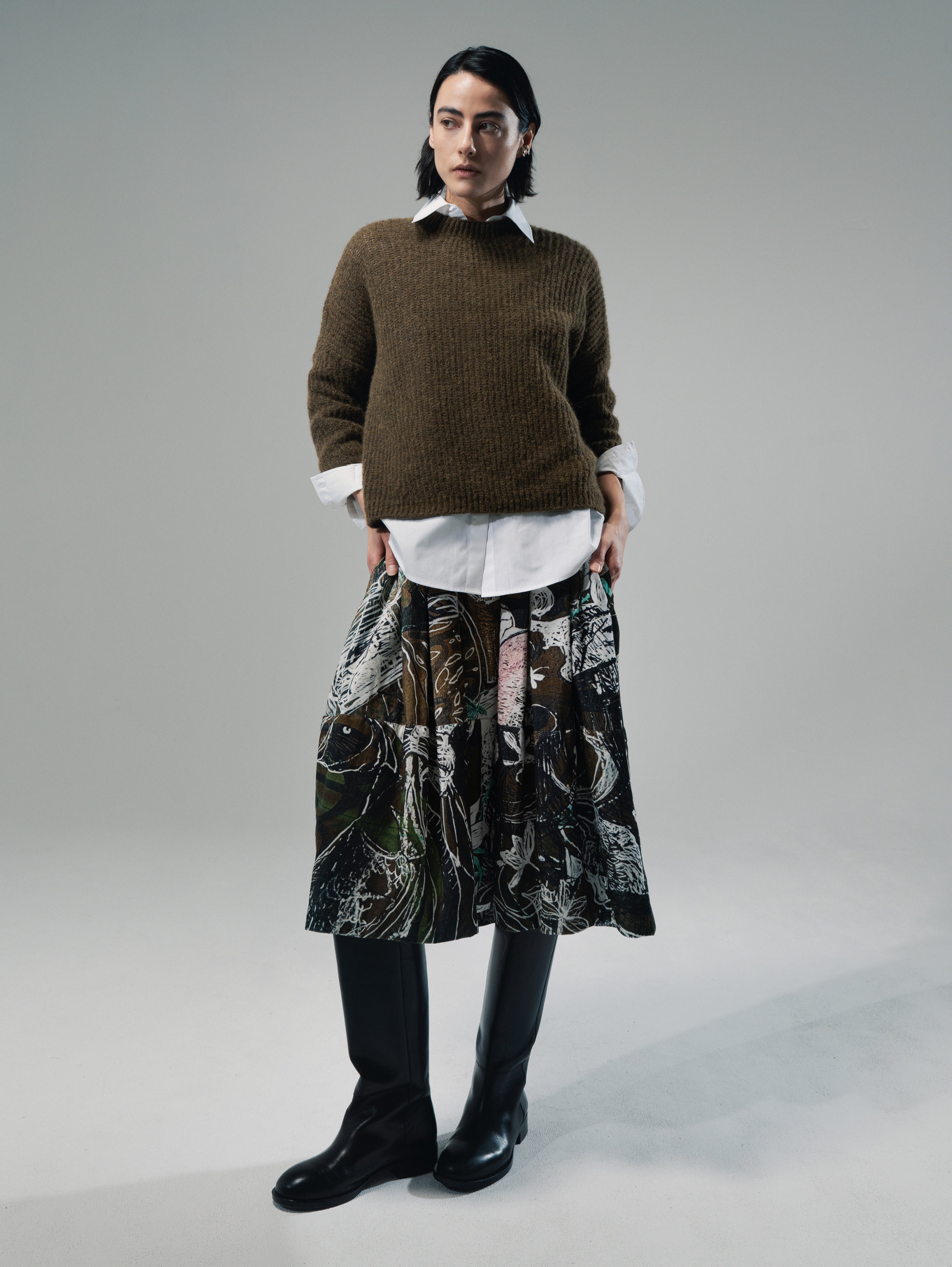 Talking Walls Rani Perlata Crewneck knit sweater scratch khaki