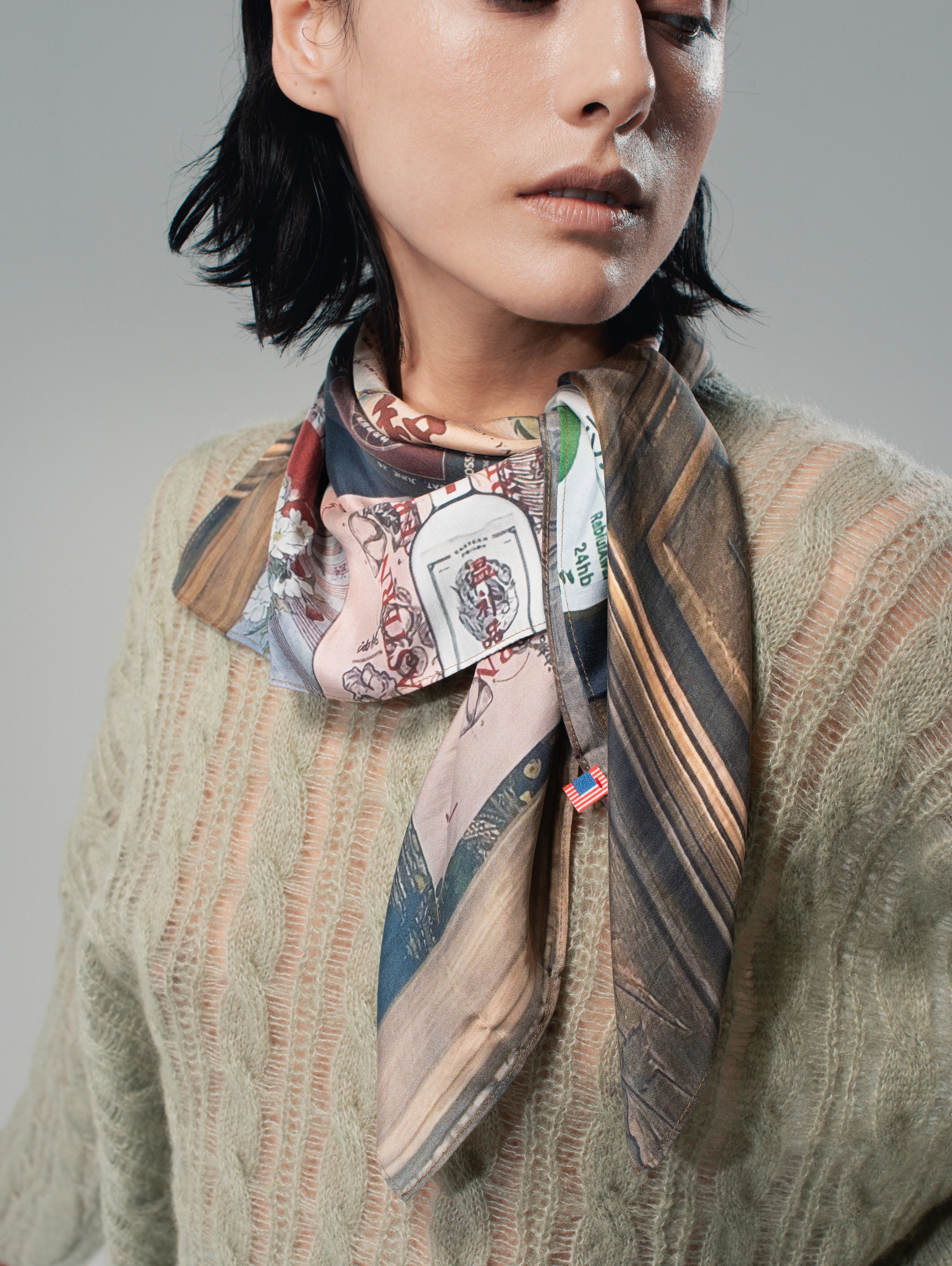 Talking Walls Twiggy Almanac Single face square-shaped scarf almanac