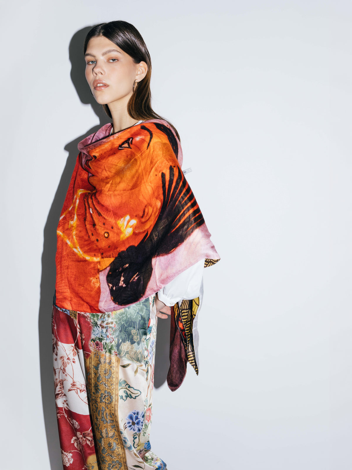 Talking Walls ava double face Double face square scarf marimar flowers