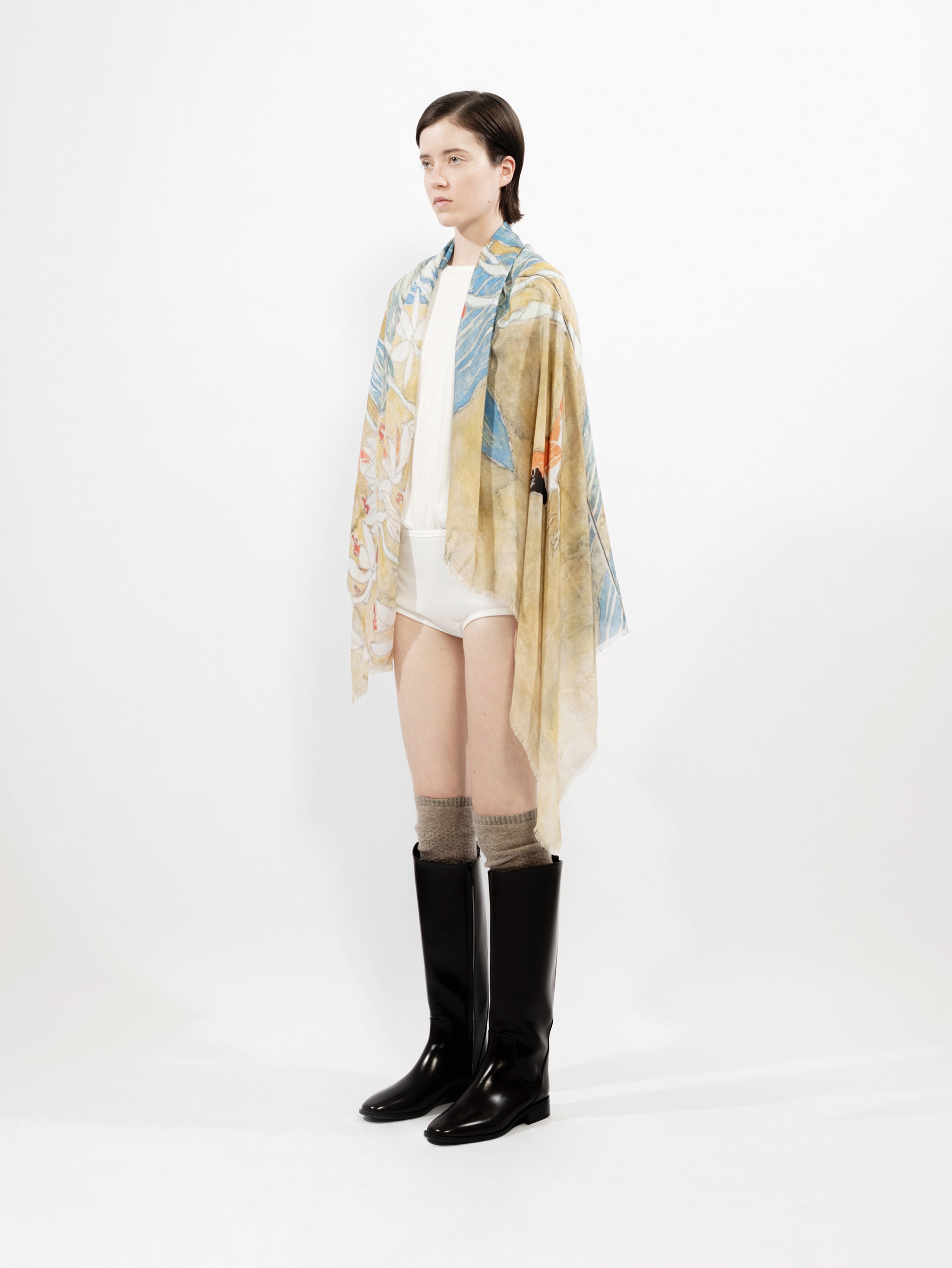 Talking Walls ela komadori single face square scarf komadori