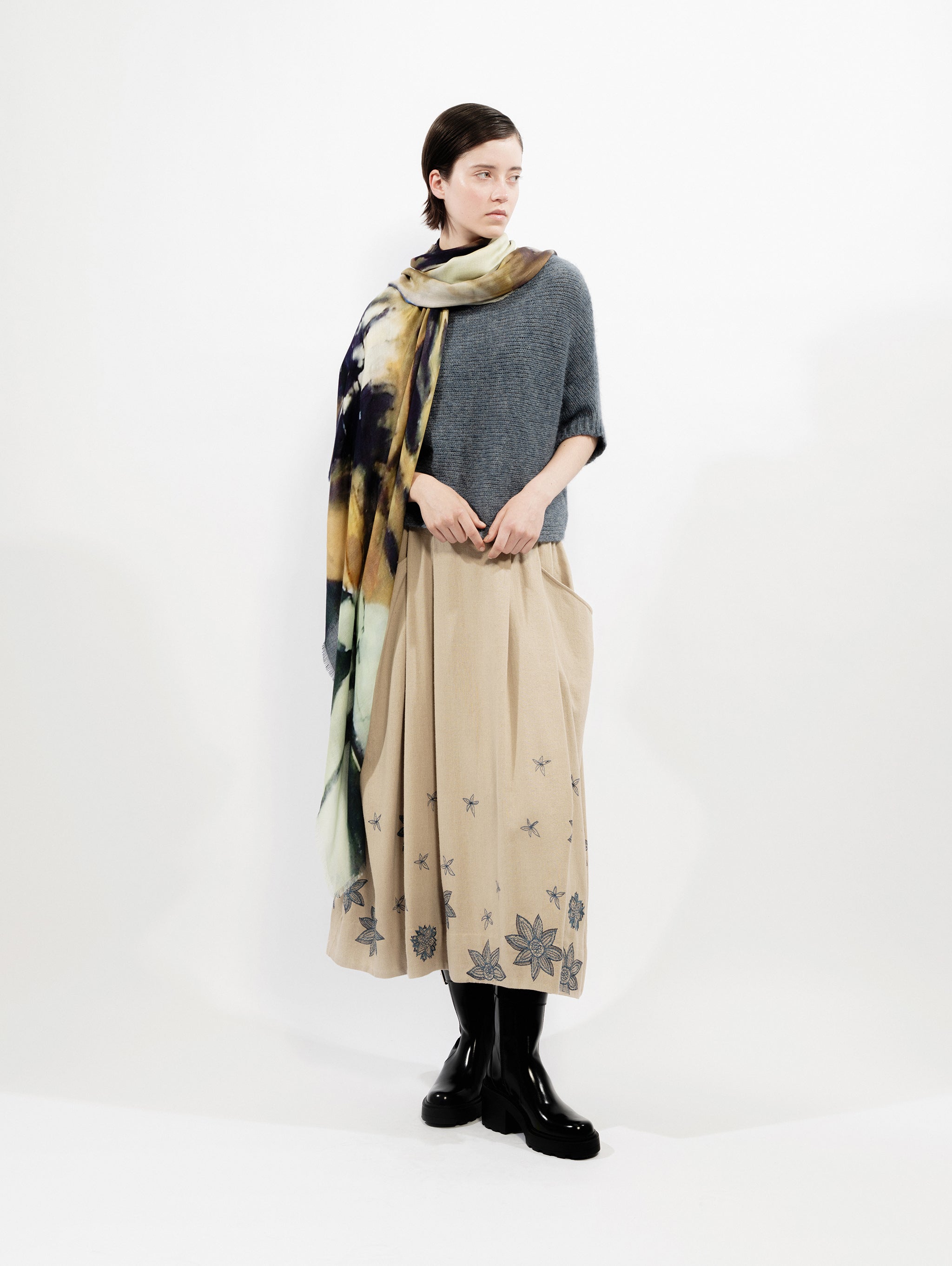 Talking Walls ela leopard single face square scarf leopard