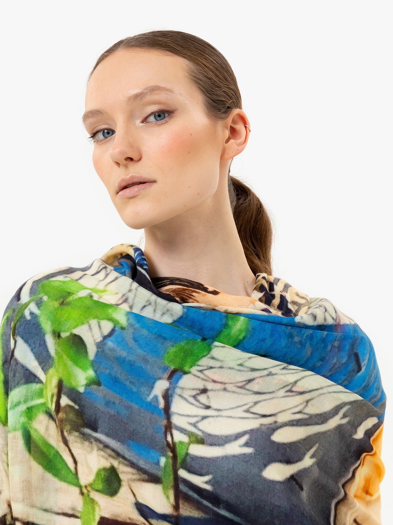 Talking Walls ela single face single face square scarf lou pescadou