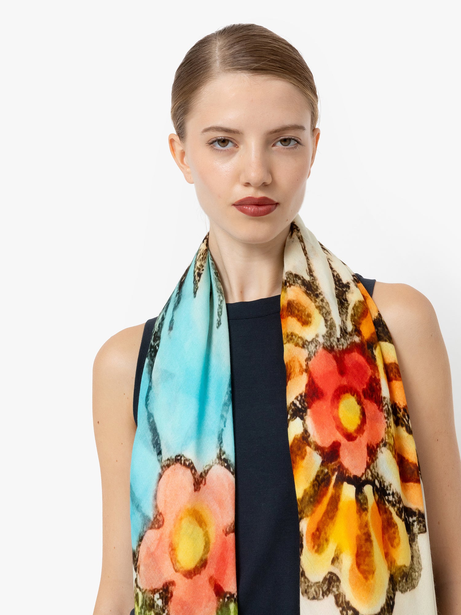 Talking Walls ela single face single face square scarf syramik single