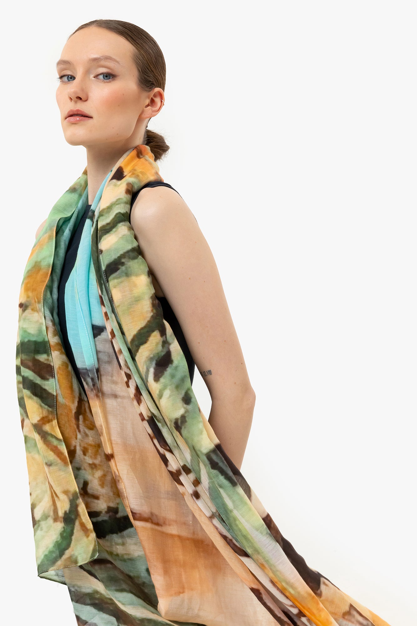 Talking Walls joy single face single face rectangular scarf tiébélé