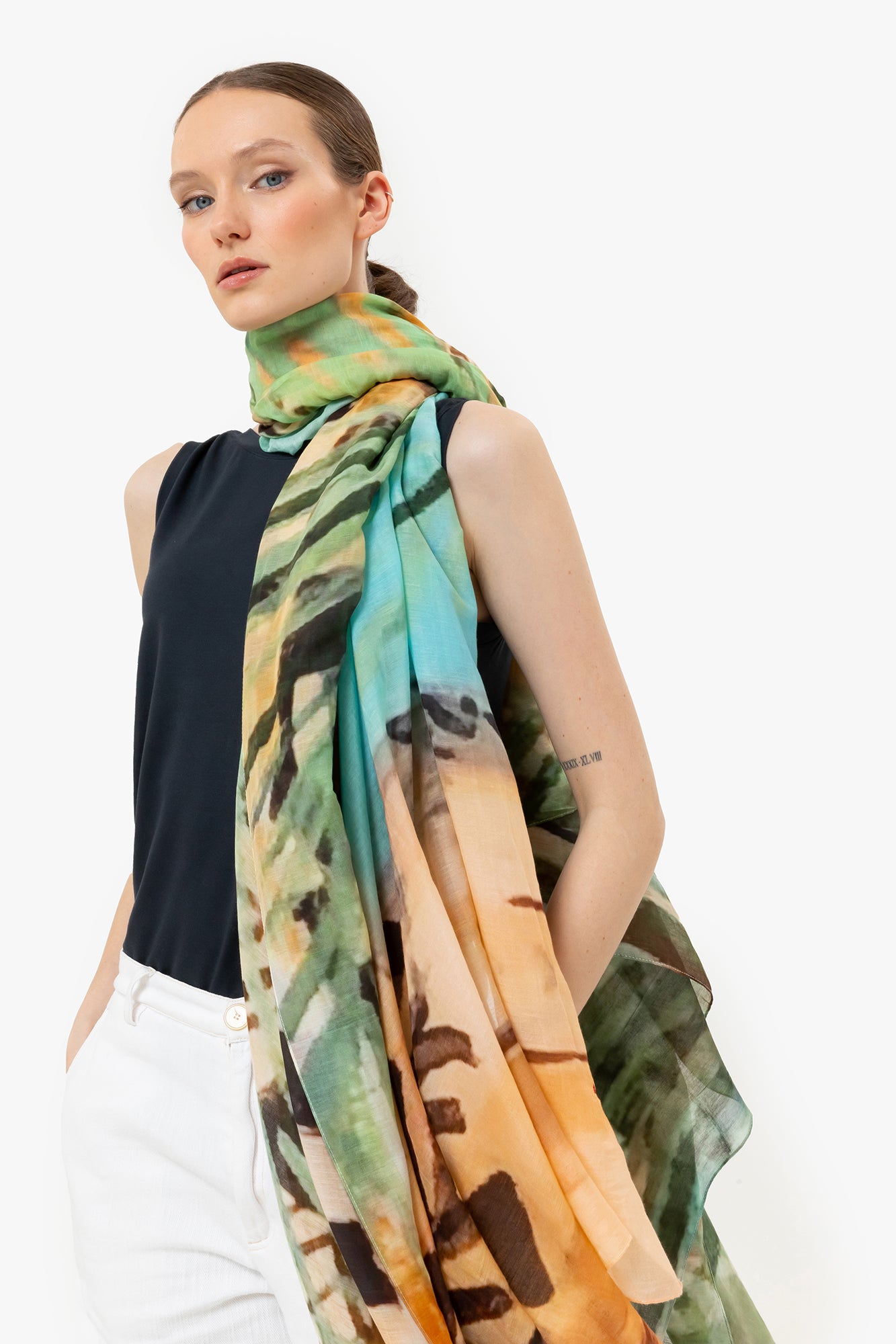 Talking Walls joy single face single face rectangular scarf tiébélé