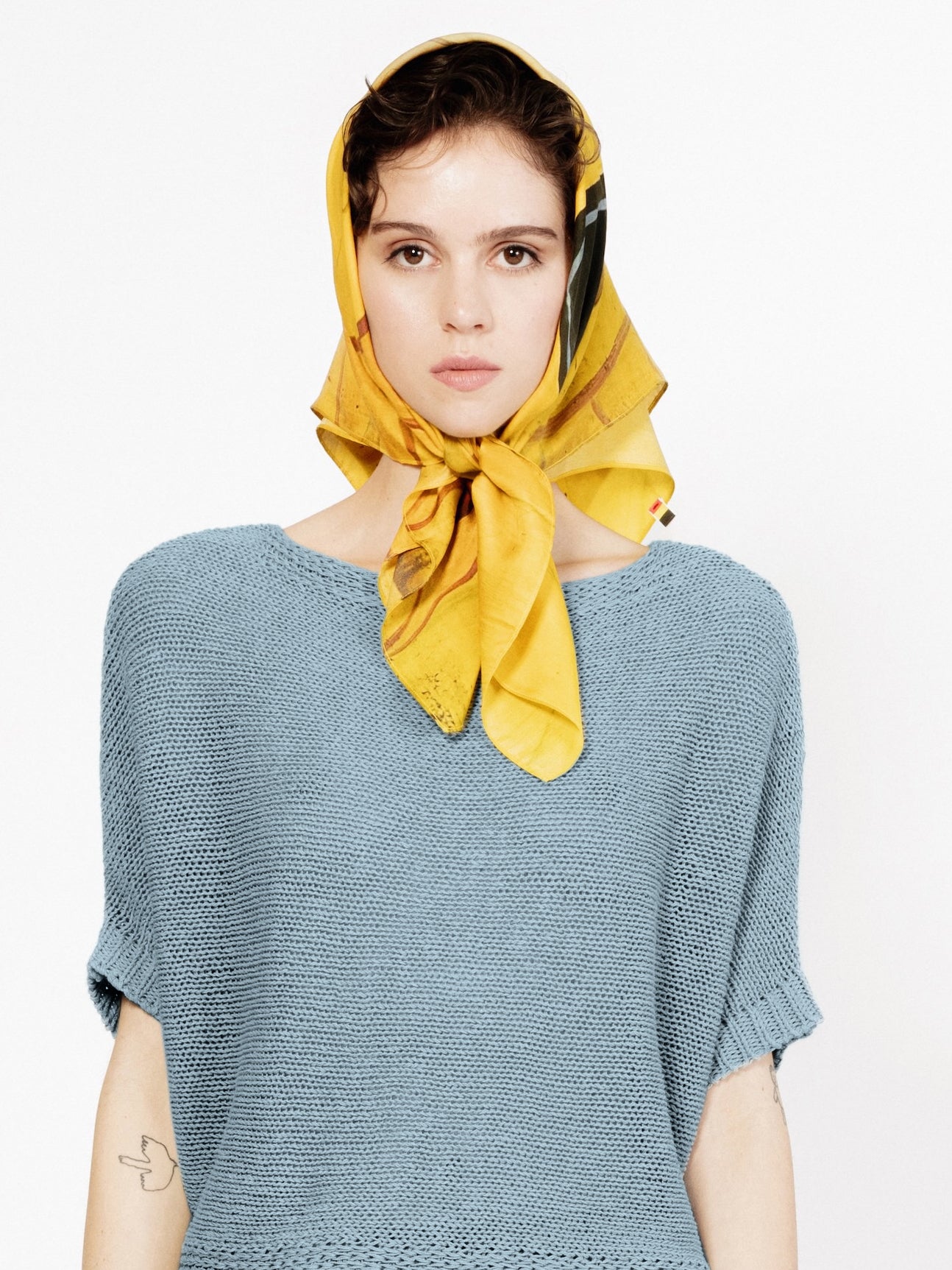 Talking Walls twiggy ciao soleil Single face square-shaped scarf ciao soleil