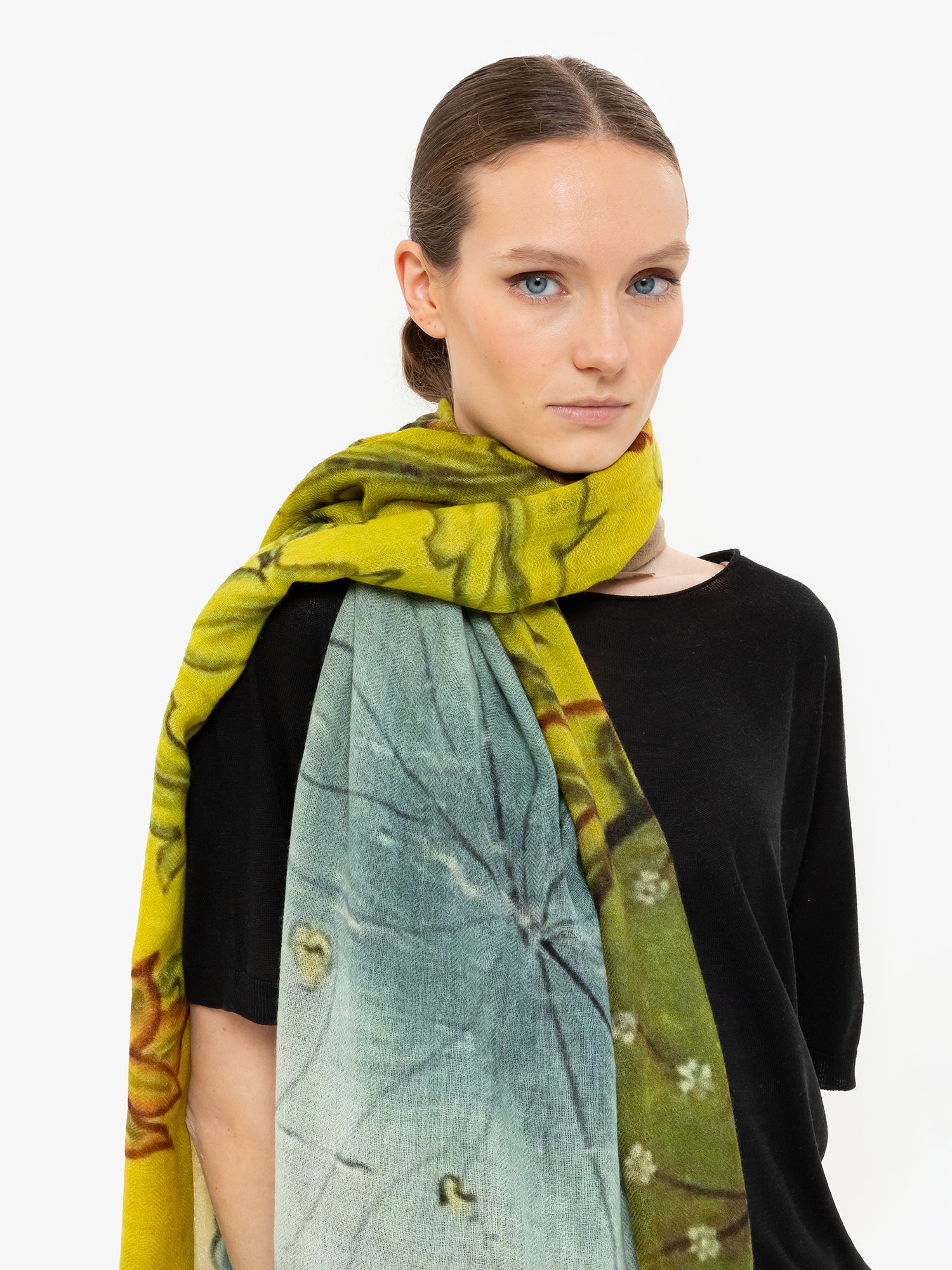 Talking Walls yoko single face single face rectangular scarf crane and finch