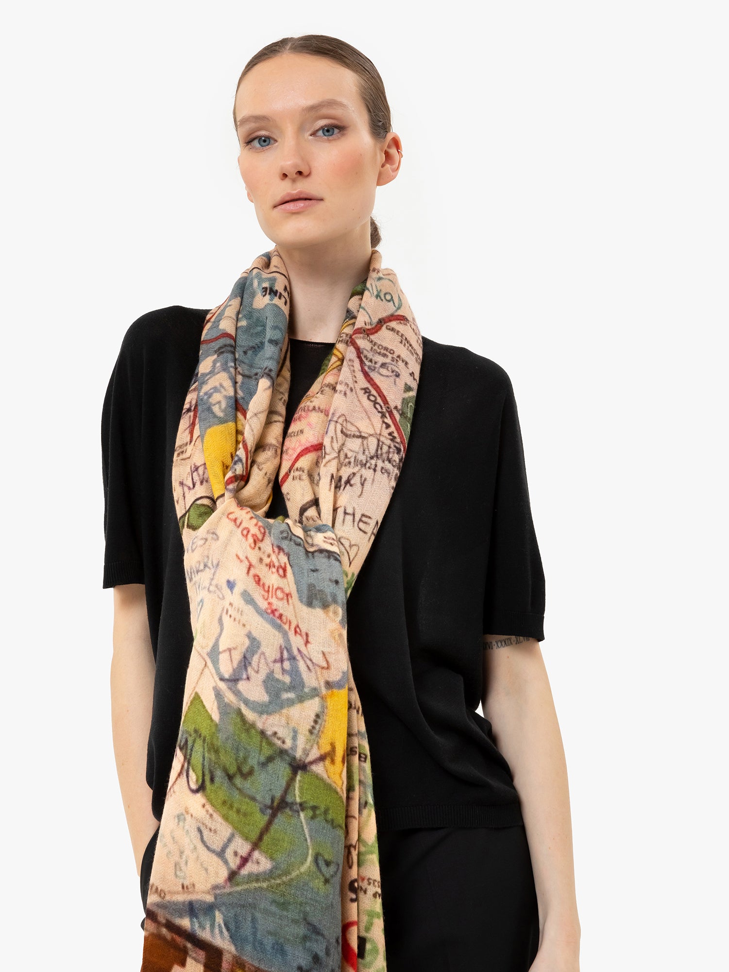Talking Walls yoko single face single face rectangular scarf subways
